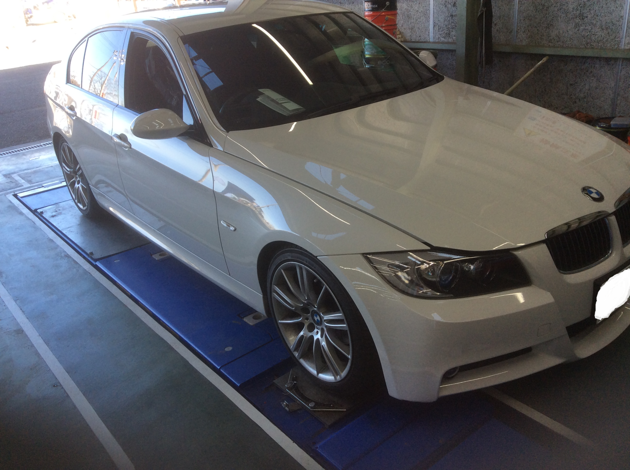 BMW： E90 325I オイル交換作業です！！ | BMW 3シリーズ | 総和店こだわり作業 | タイヤ館 総和 |  茨城県のタイヤ、カー用品ショップ タイヤからはじまる、トータルカーメンテナンス タイヤ館グループ