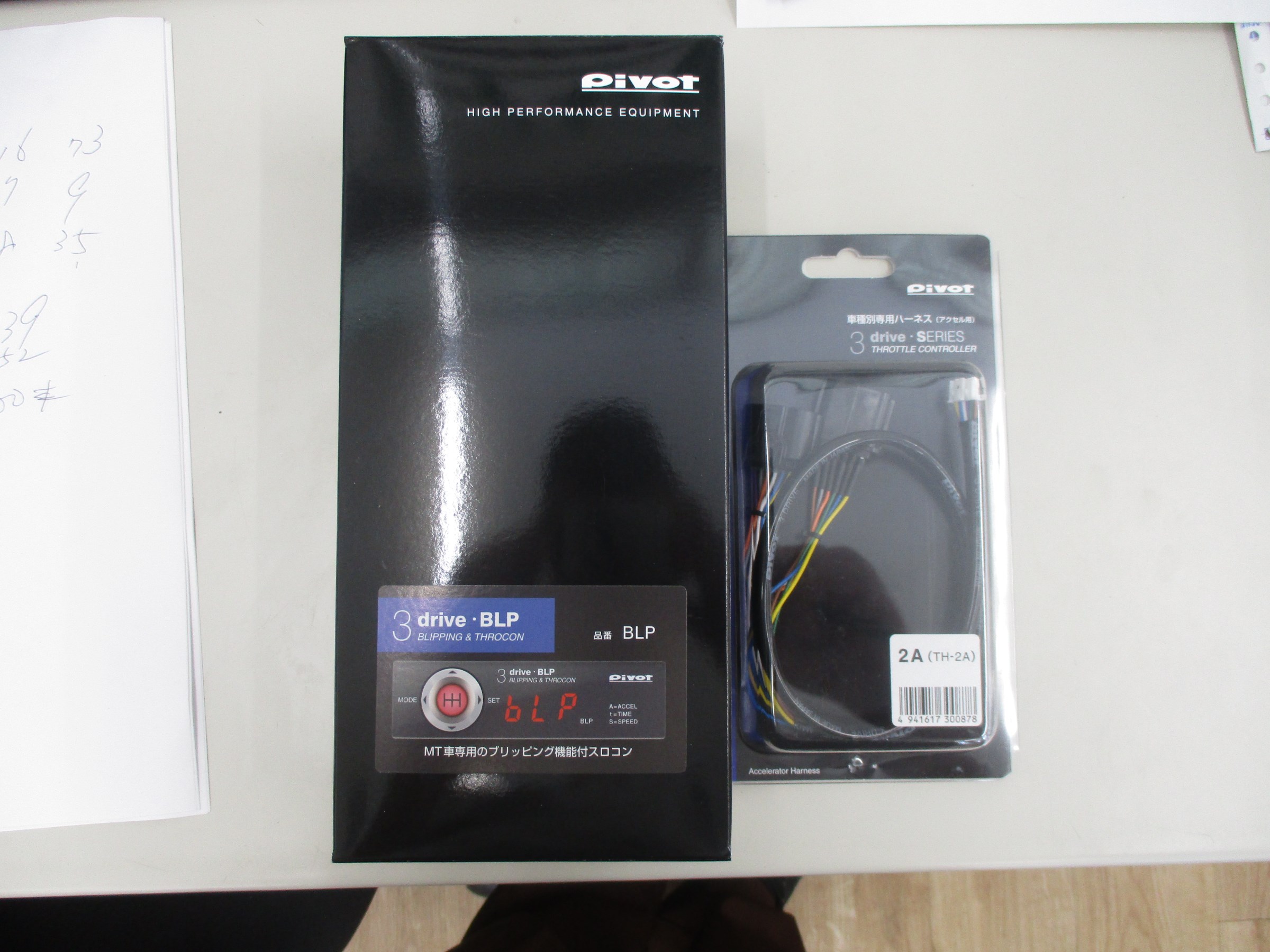 スバル WRX STIにスロコンお取付け！！ | スタッフ日記 | タイヤ館