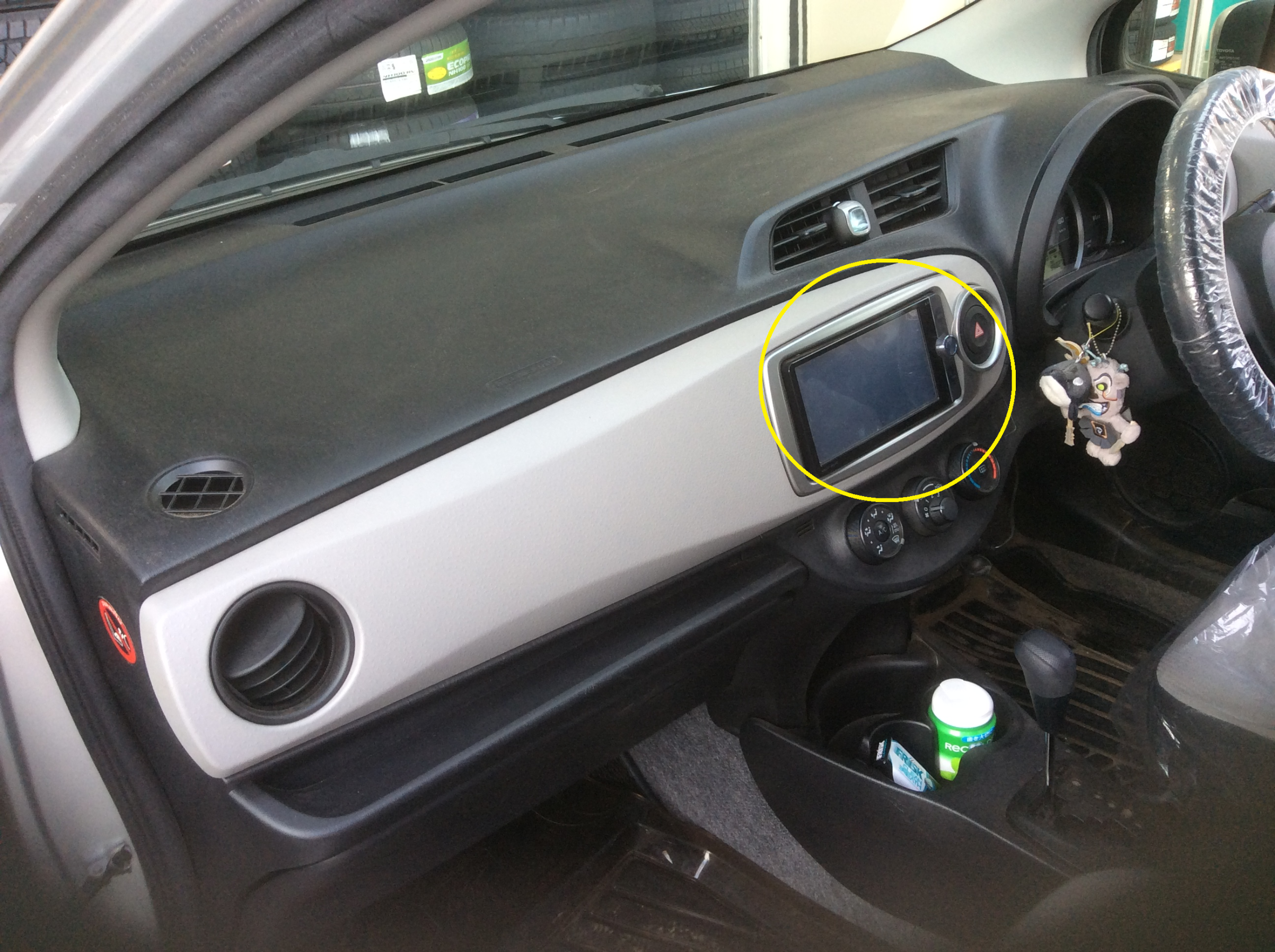 トヨタ ヴィッツ 130系 カーナビ取り付けです トヨタ ヴィッツ Av ナビ機器 総和店こだわり作業 タイヤ館 総和 茨城県のタイヤ カー用品ショップ タイヤからはじまる トータルカーメンテナンス タイヤ館グループ