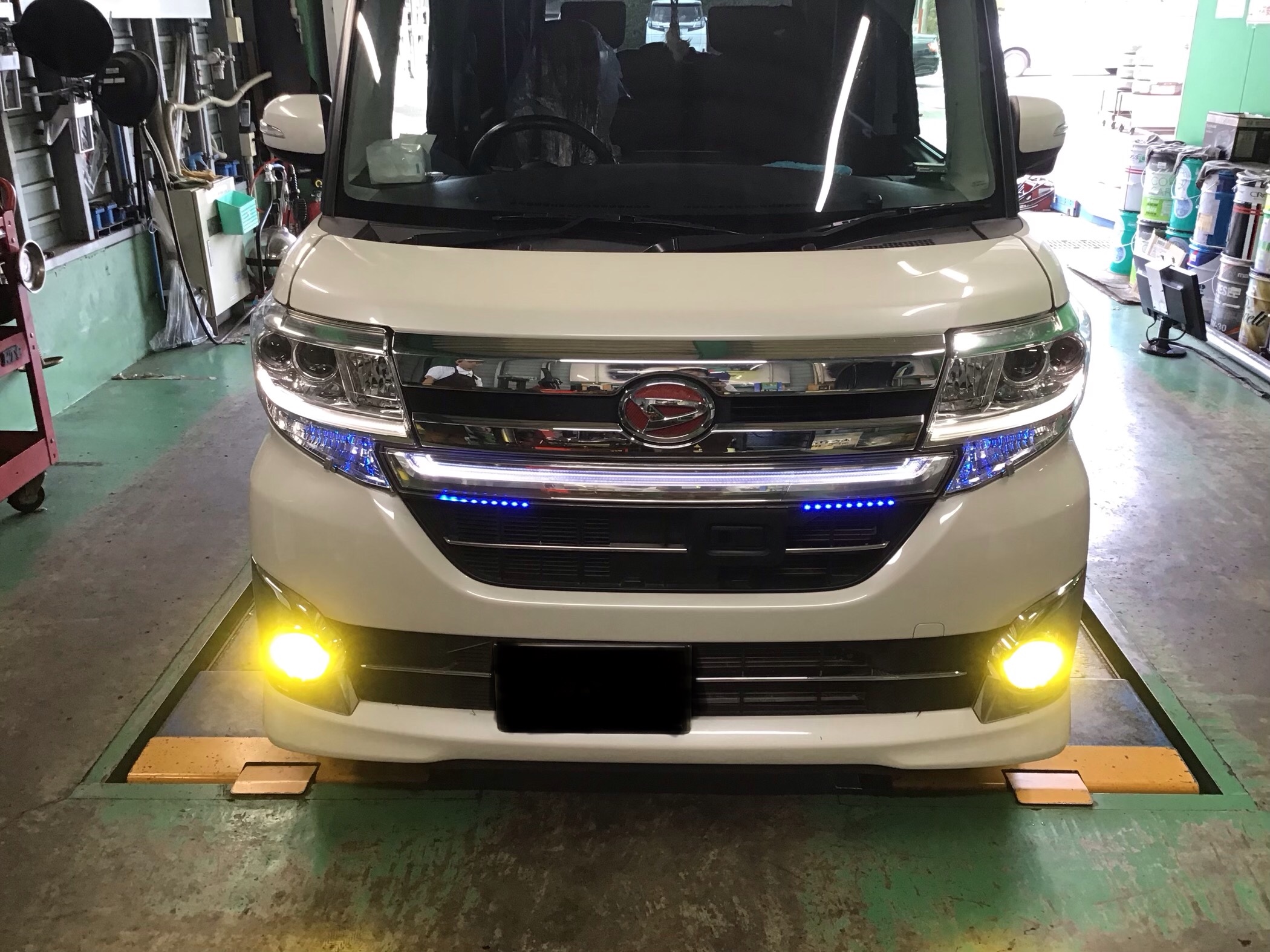 タント フォグランプ交換 ダイハツ タントカスタム サービス事例 タイヤ館 勝田台 千葉県のタイヤ カー用品ショップ タイヤからはじまる トータルカーメンテナンス タイヤ館グループ