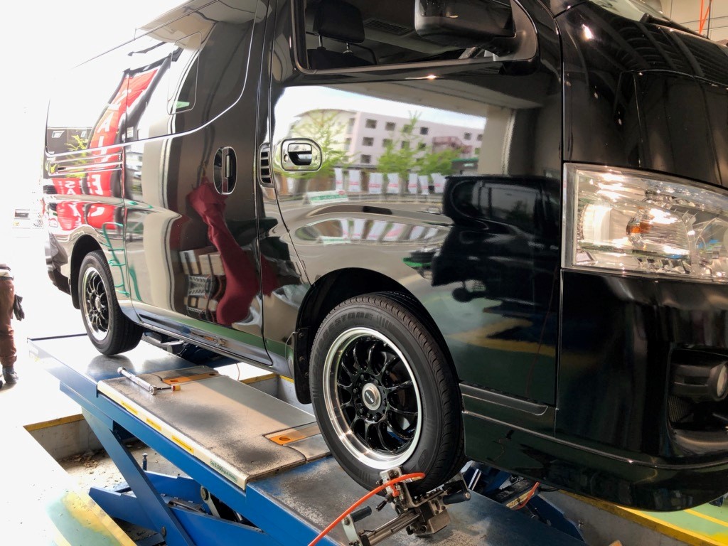 日産 NV350キャラバン】タイヤ・ホイール4本交換 | 店舗お