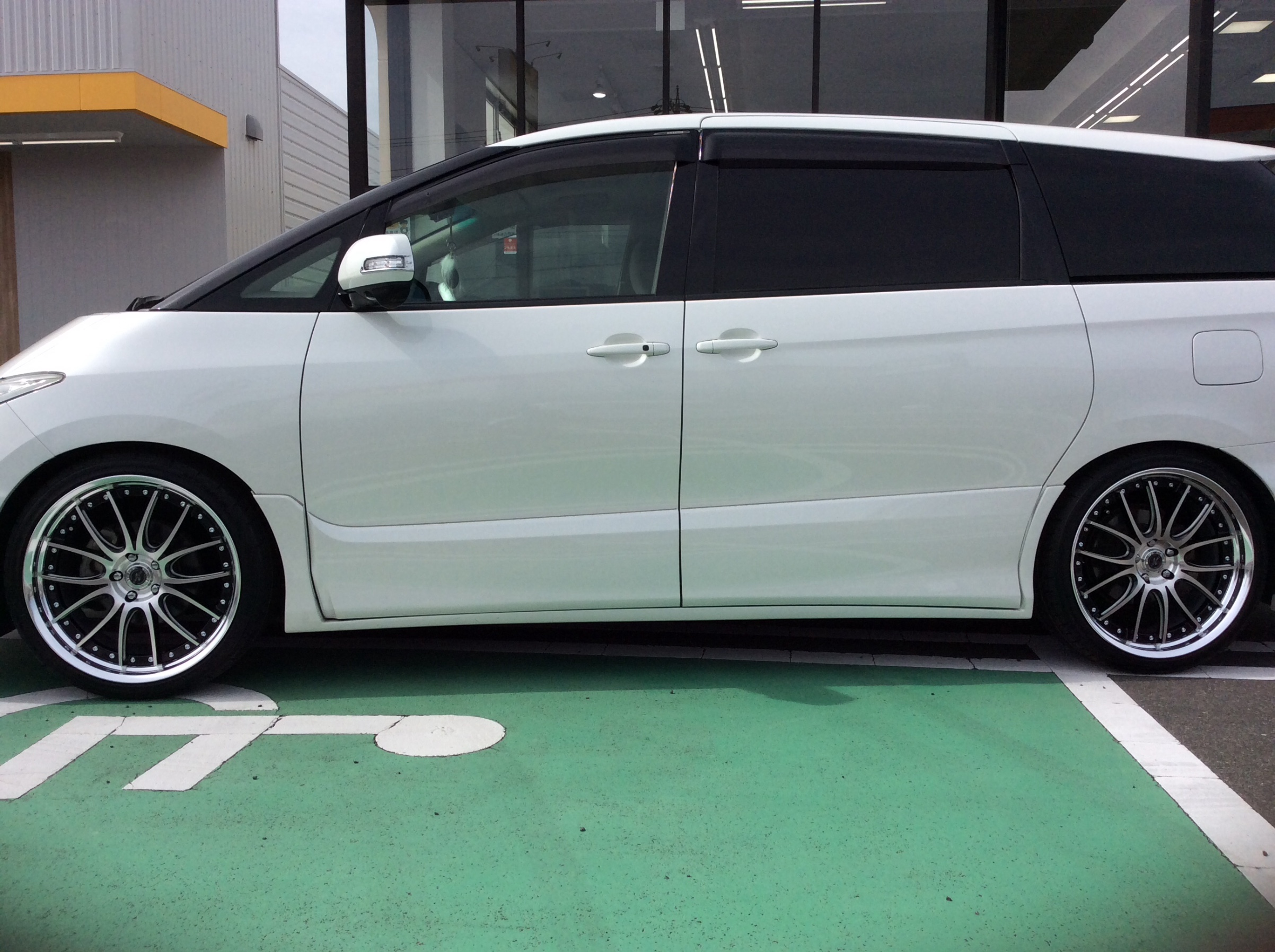 迫力の21インチ トヨタ エスティマ ホイール タイヤ ホイール関連 タイヤ ホイール交換 スタッフ日記 タイヤ館 安曇 タイヤからはじまる トータルカーメンテナンス タイヤ館グループ