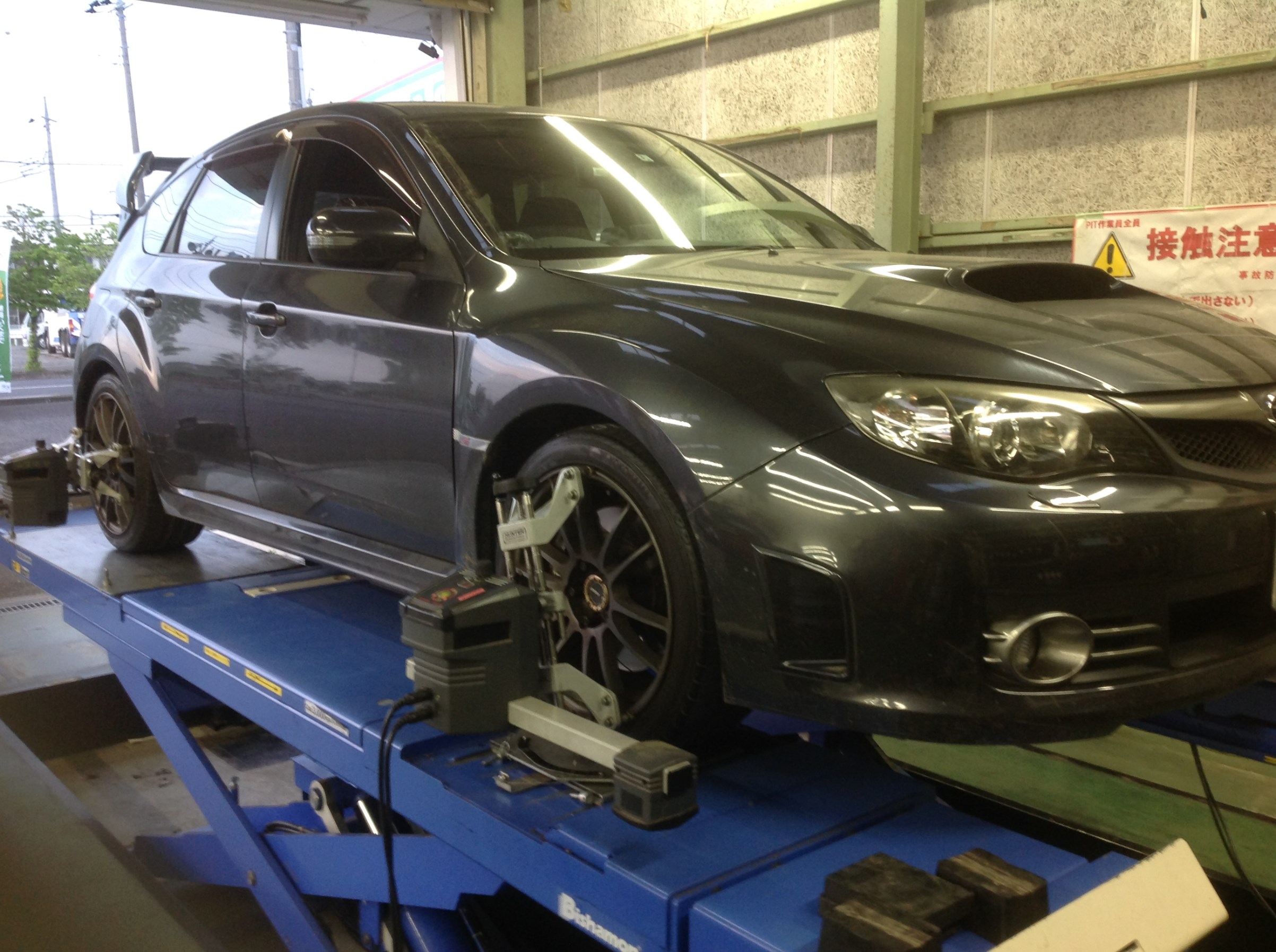 スバル インプレッサ ｇｒｂ アライメント調整です スバル インプレッサwrx 総和店こだわり作業 タイヤ館 総和 茨城県のタイヤ カー用品ショップ タイヤからはじまる トータルカーメンテナンス タイヤ館グループ