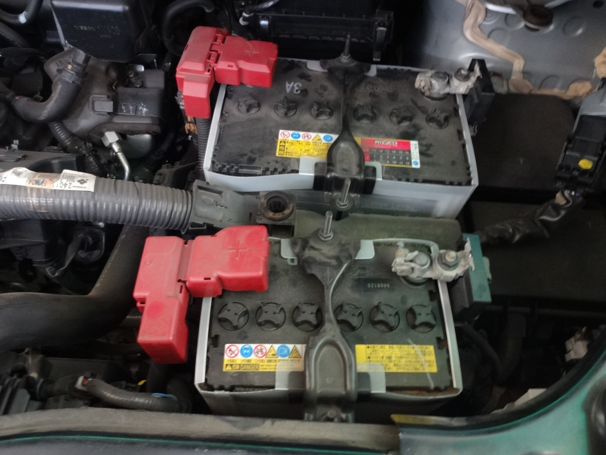 セレナ Sハイブリッド バッテリー交換です スタッフ日記 タイヤ館 北本 タイヤからはじまる トータルカーメンテナンス タイヤ館グループ