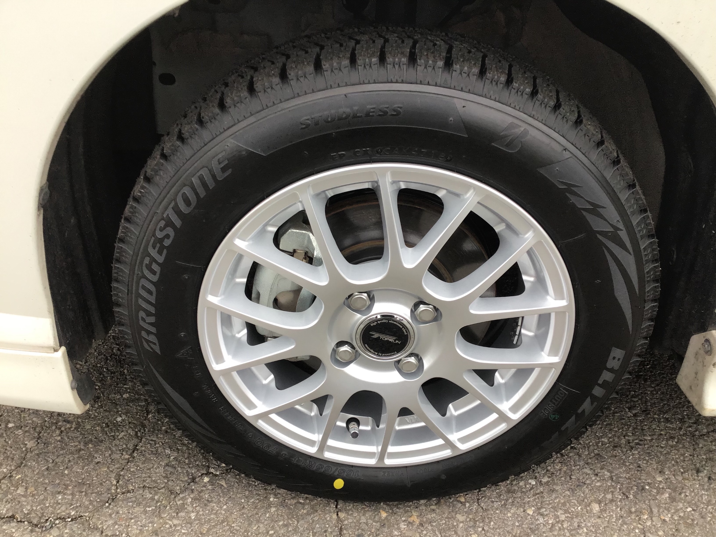 の中でも定番の看板 ＫＩＮＯ 14＋ 165／70ｒ14 国産スタッドレス
