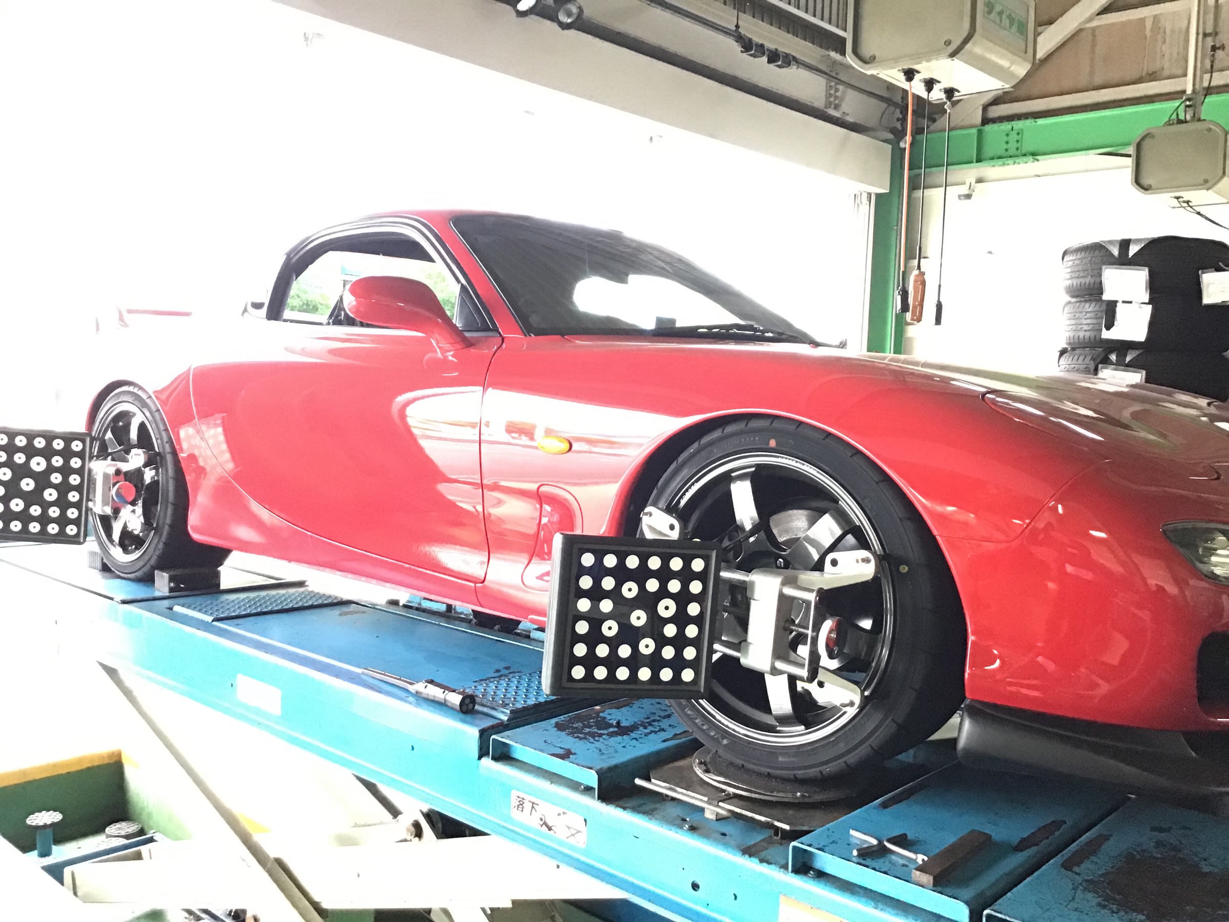 マツダ Rx 7 アライメント 調整実施しました サービス事例 タイヤ館 厚木 神奈川県のタイヤ カー用品ショップ タイヤからはじまる トータルカーメンテナンス タイヤ館グループ