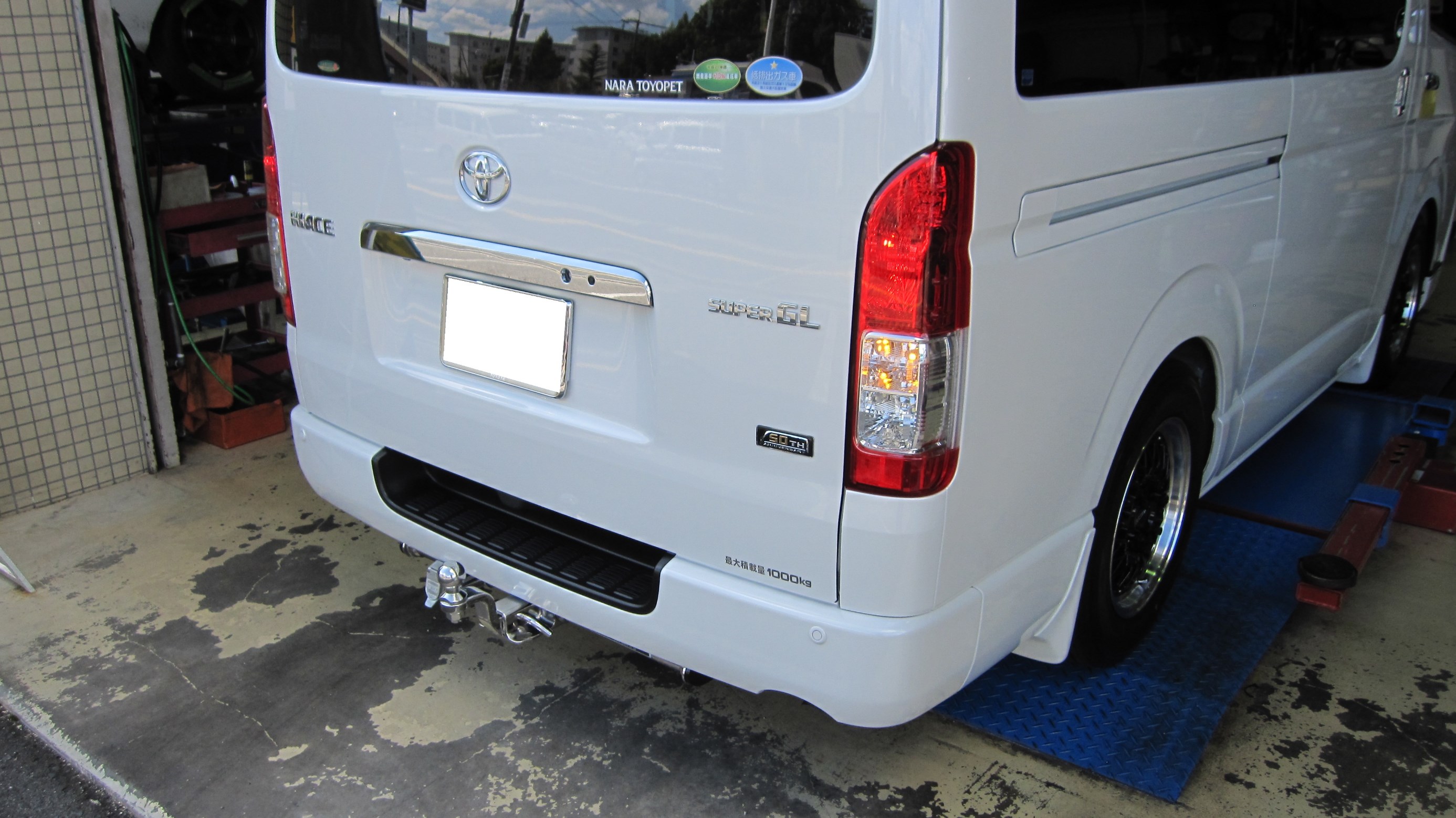ハイエース 納車前にいろいろ取付です トヨタ ハイエース サービス事例 タイヤ館 奈良 奈良県のタイヤ カー用品ショップ タイヤからはじまる トータルカーメンテナンス タイヤ館グループ