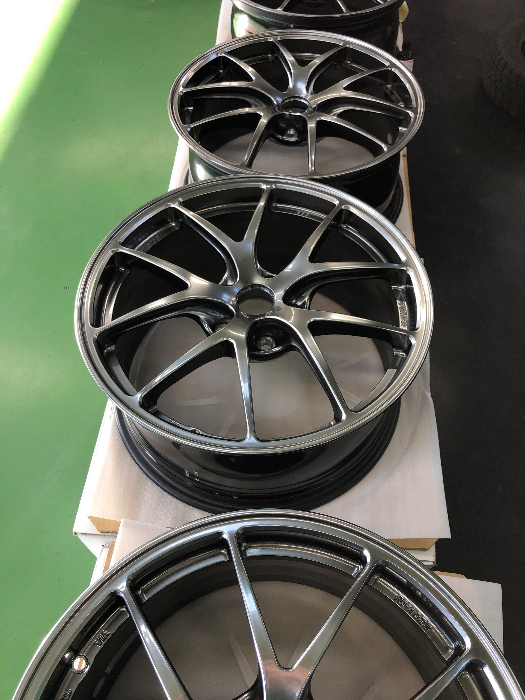 メルセデス・ベンツCクラス（W205）BBS RI-A 18インチとREGNO GR-XI