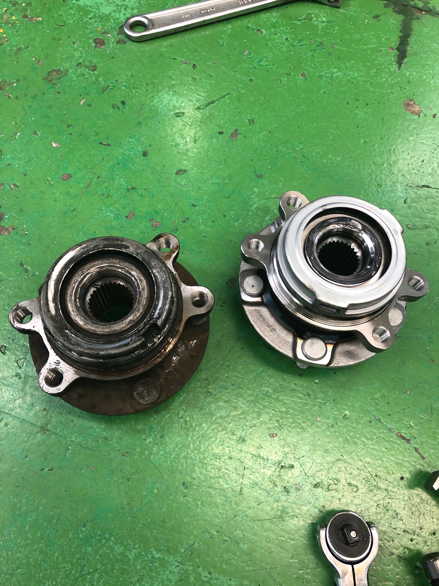 E52エルグランド | 日産 エルグランド その他 | サービス事例 | タイヤ 