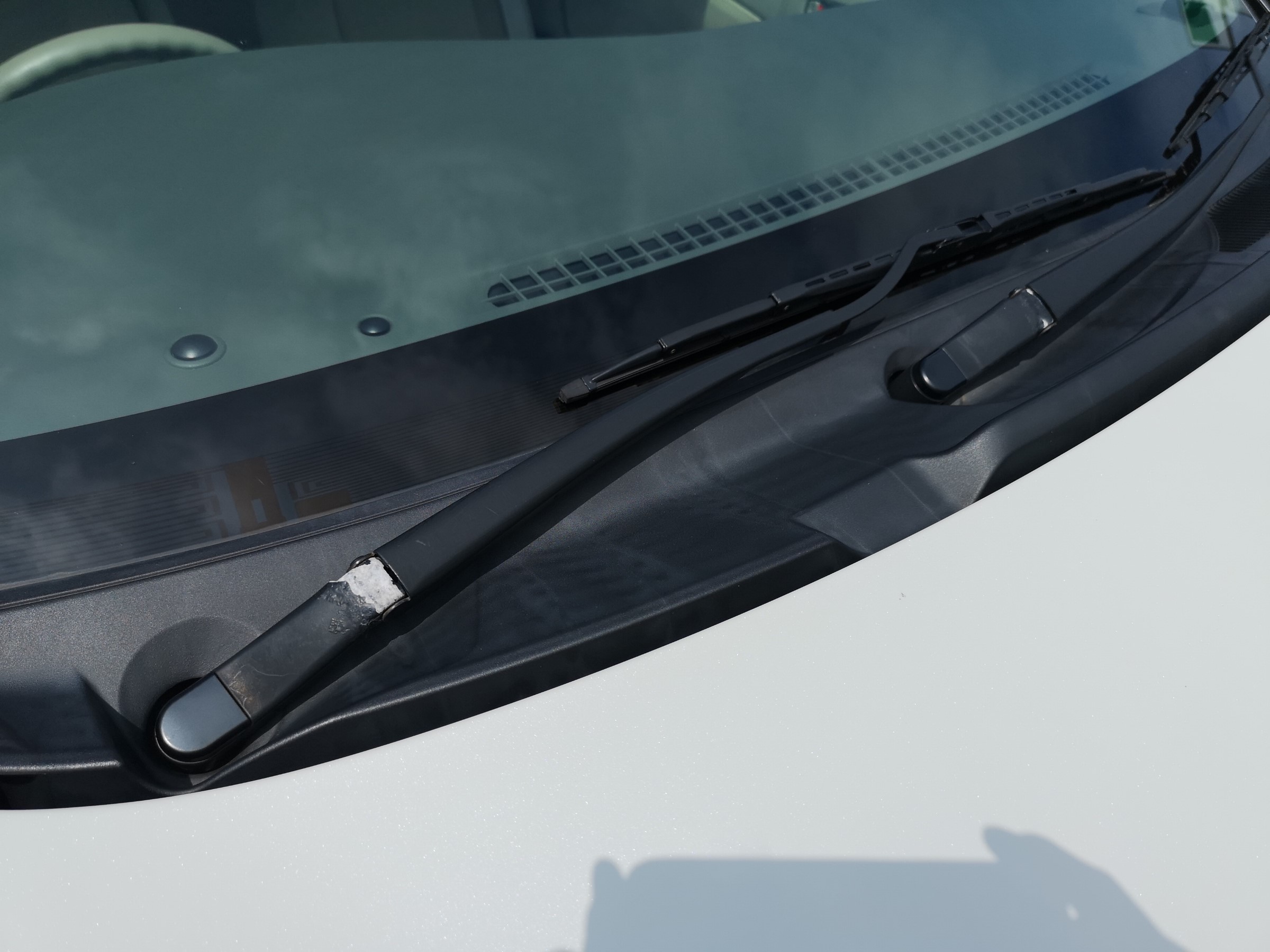 車検もやっています トヨタ アイシス ワイパーアーム交換 トヨタ アイシス その他 その他 車検 スタッフ日記 タイヤ館 秋田 秋田県のタイヤ カー用品ショップ タイヤからはじまる トータルカーメンテナンス タイヤ館グループ