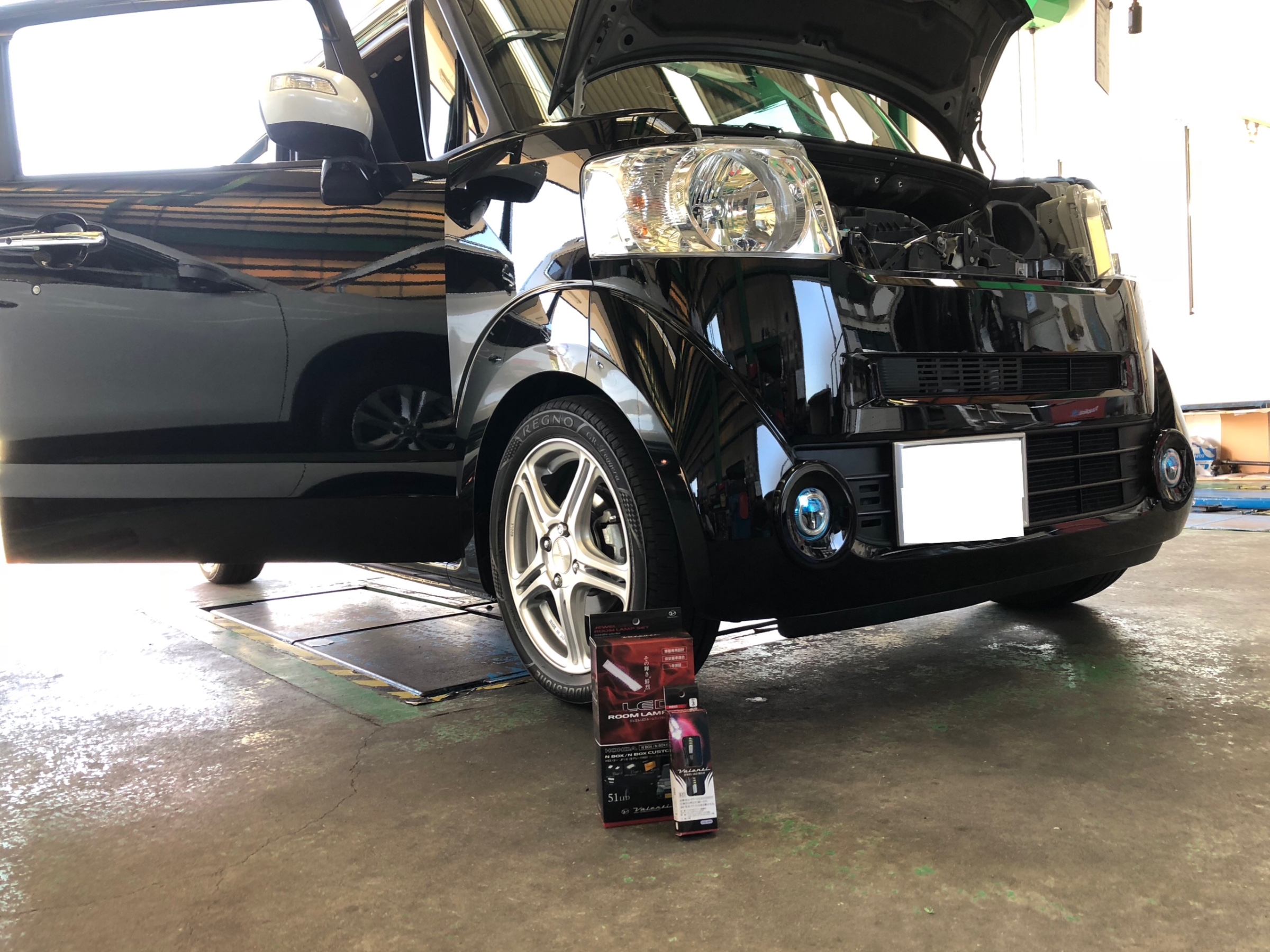 Nbox ルームランプなど交換 V ホンダ N Boxスラッシュ スタッフ日記 タイヤ館 加古川中央 兵庫県のタイヤ カー用品ショップ タイヤからはじまる トータルカーメンテナンス タイヤ館グループ