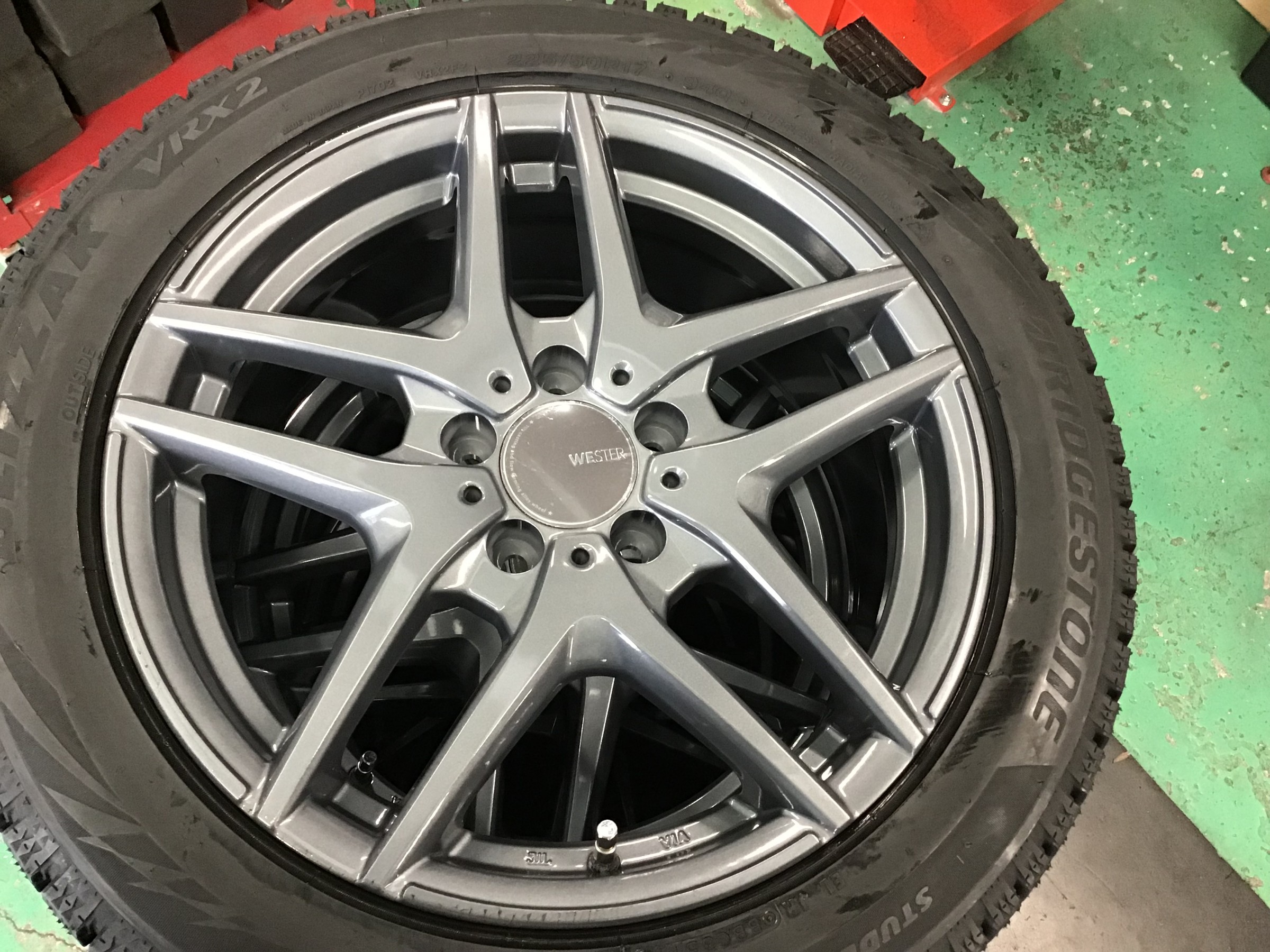 セール開催中！輸入車のスタッドレスタイヤもタイヤ館草津におまかせ