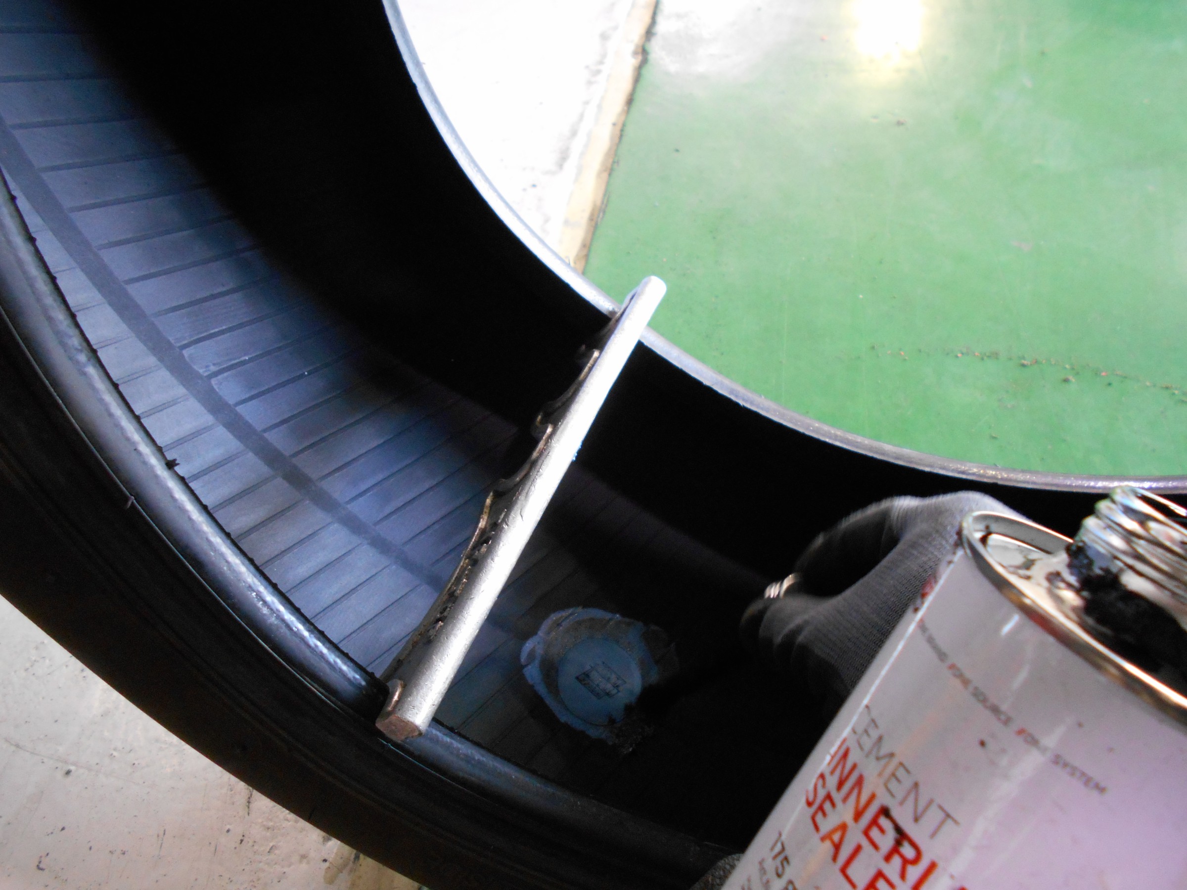 パンク内面修理 作業事例 タイヤ館 柏 千葉県のタイヤ、カー用品ショップ タイヤからはじまる、トータル