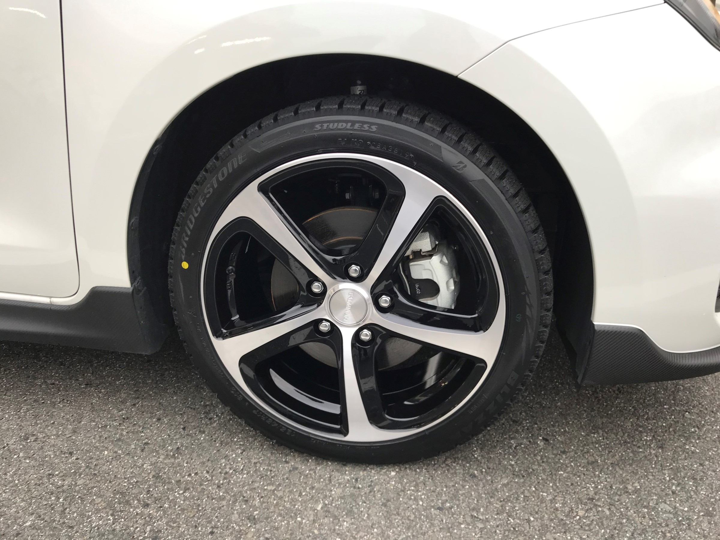 スズキ・スイフトスポーツ（ZC33型）にVRX2+バルミナZ5装着 | 店舗お