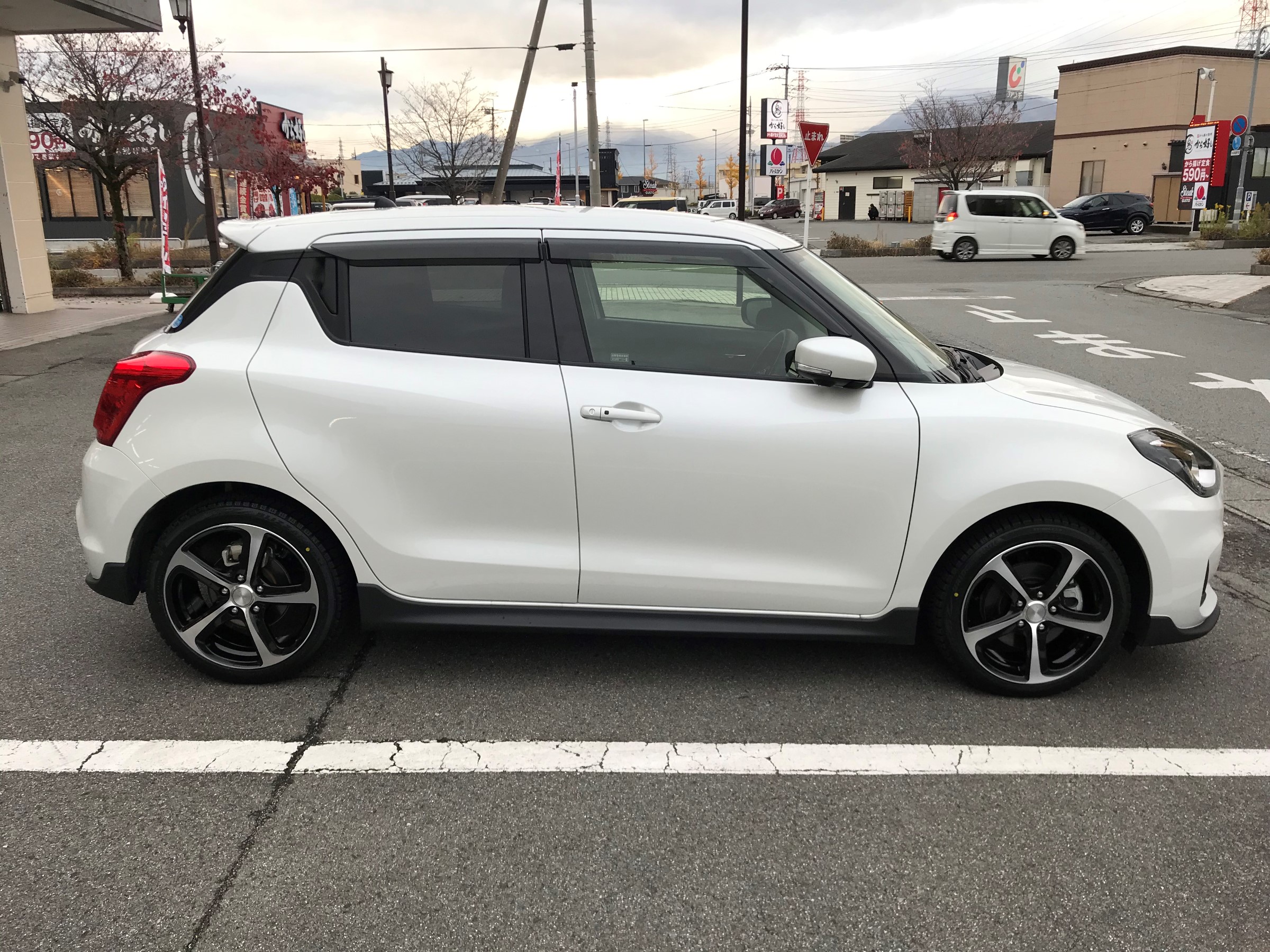 スズキ・スイフトスポーツ（ZC33型）にVRX2+バルミナZ5装着 | 店舗お