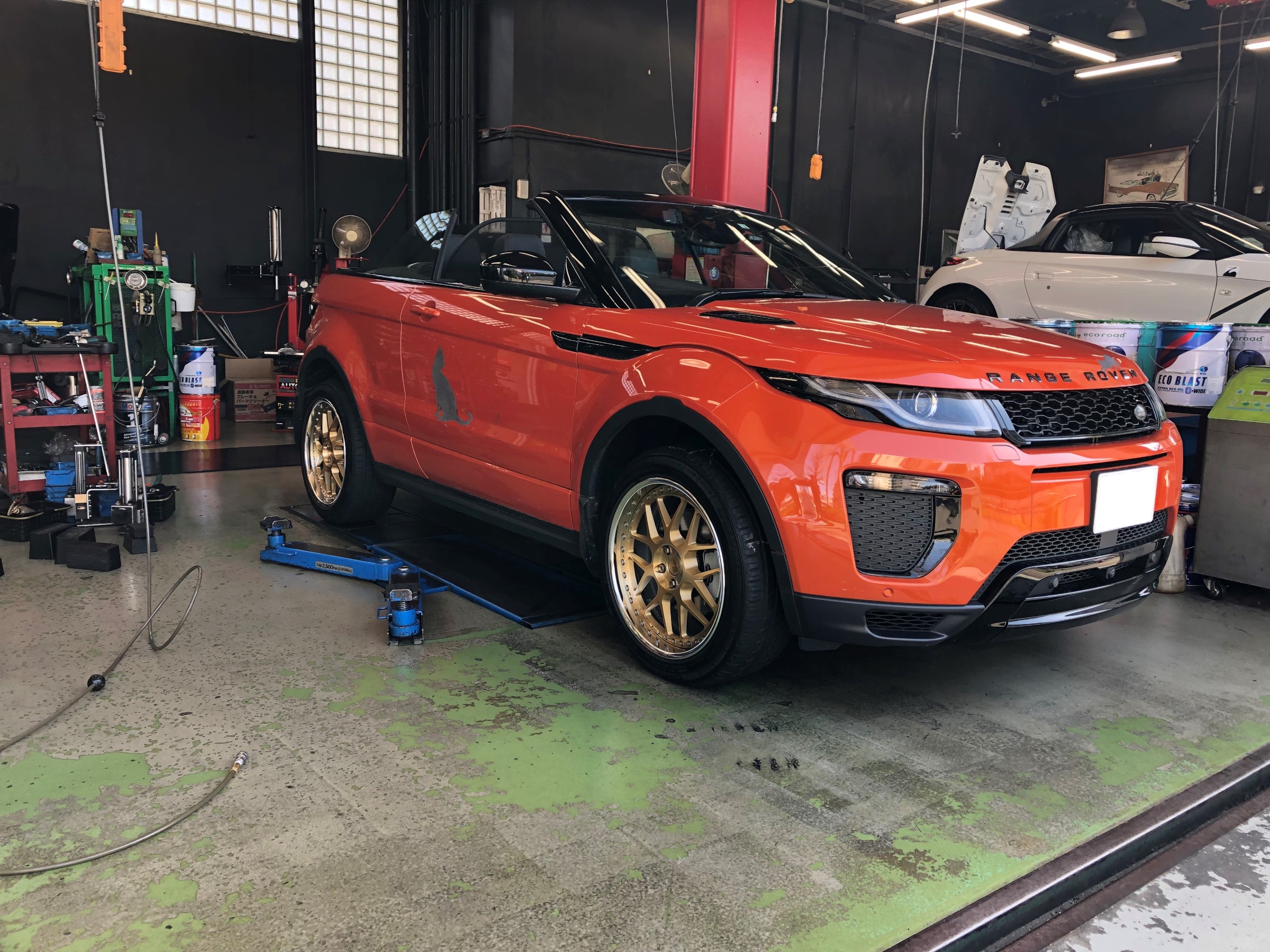 レンジローバー イヴォークconv ホイール交換 ランドローバー レンジローバーイヴォーク ホイール タイヤ ホイール関連 タイヤ ホイール交換 スタッフ日記 タイヤ館 パドック２４６ 東京都のタイヤ カー用品ショップ タイヤからはじまる トータルカー