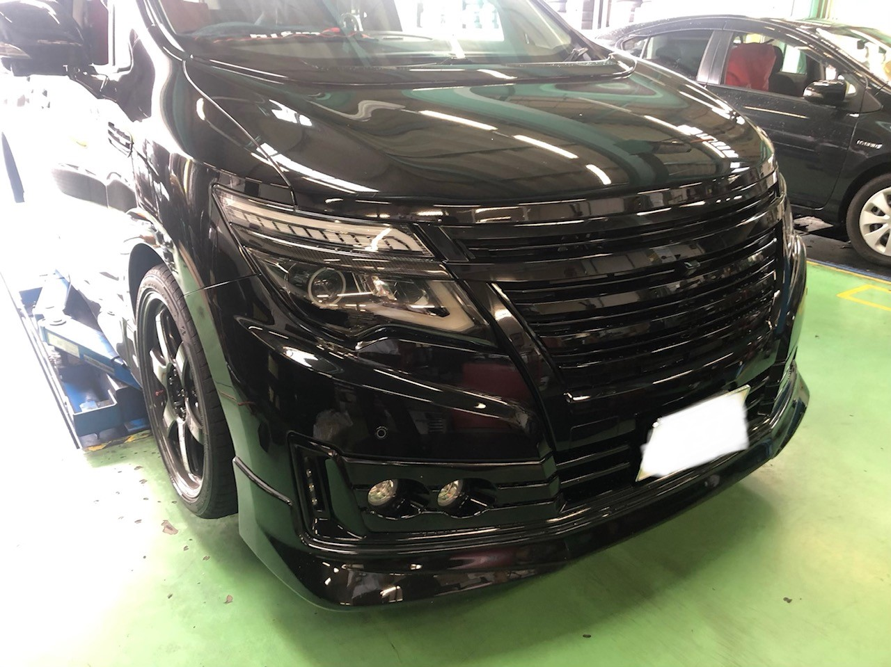 日産エルグランドE52にスタビライザー＆ロアアーム取り付け