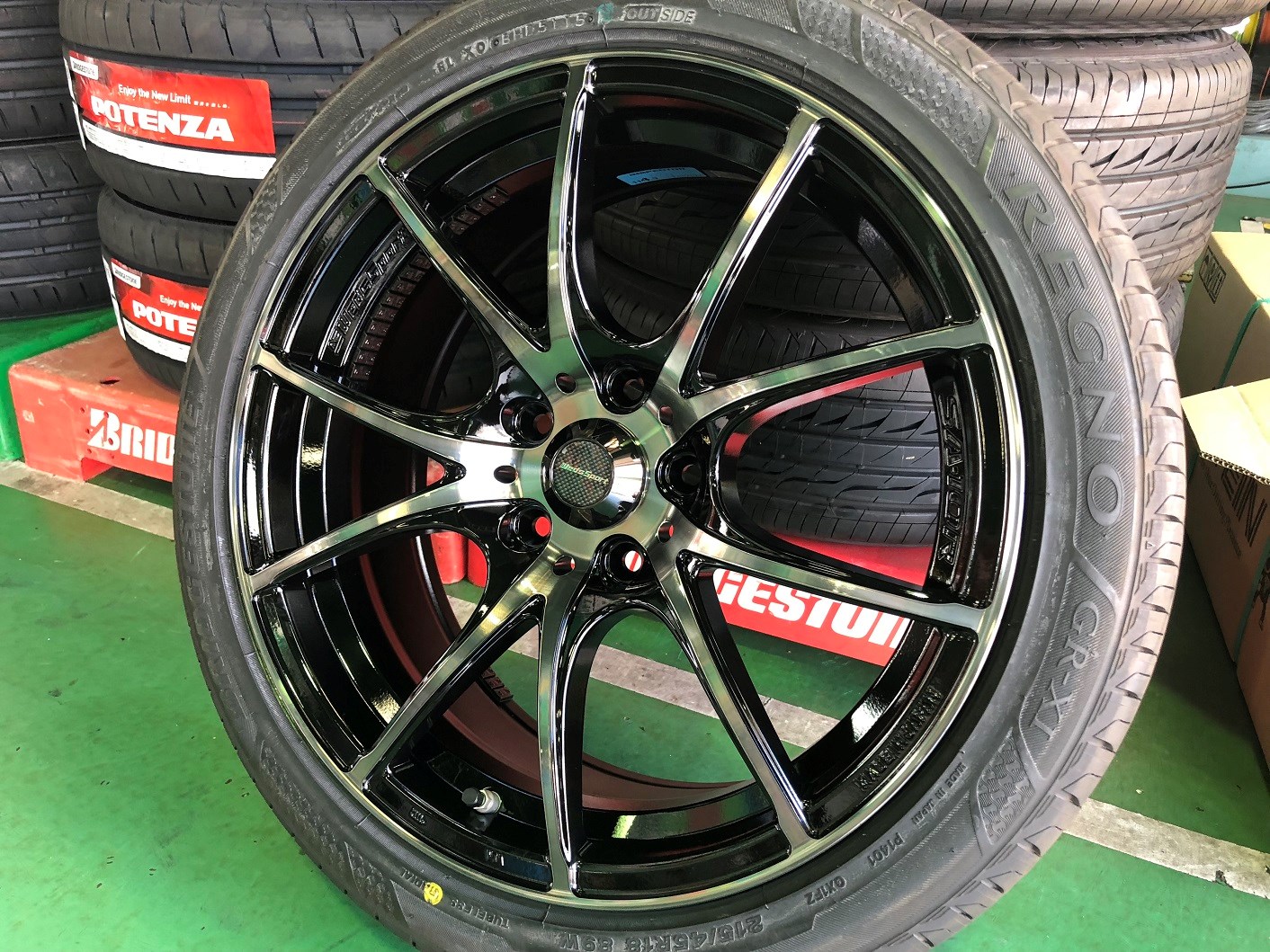 Honda ジェイド にタイヤ ホイール取り付け ホンダ ジェイド ホイール タイヤ ホイール関連 タイヤ ホイール交換 サービス事例 タイヤ館 西脇 兵庫県のタイヤ カー用品ショップ タイヤからはじまる トータルカーメンテナンス タイヤ館グループ