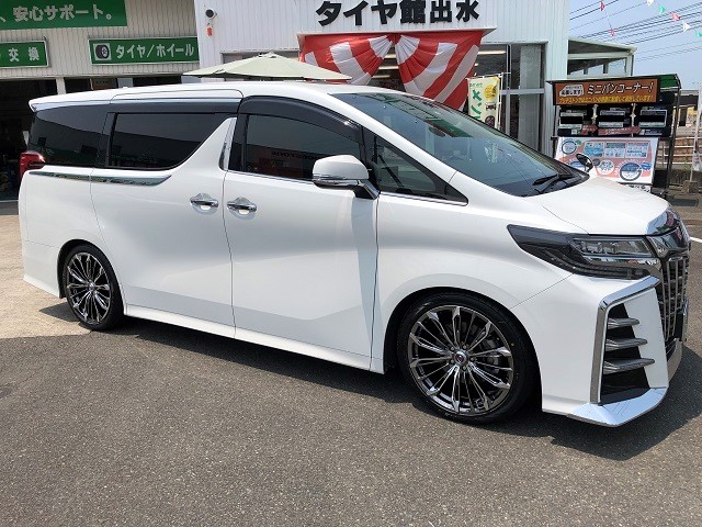 祝開店大放出セール開催中 19インチ 超美品 RAYS ベルサス トリアイナ