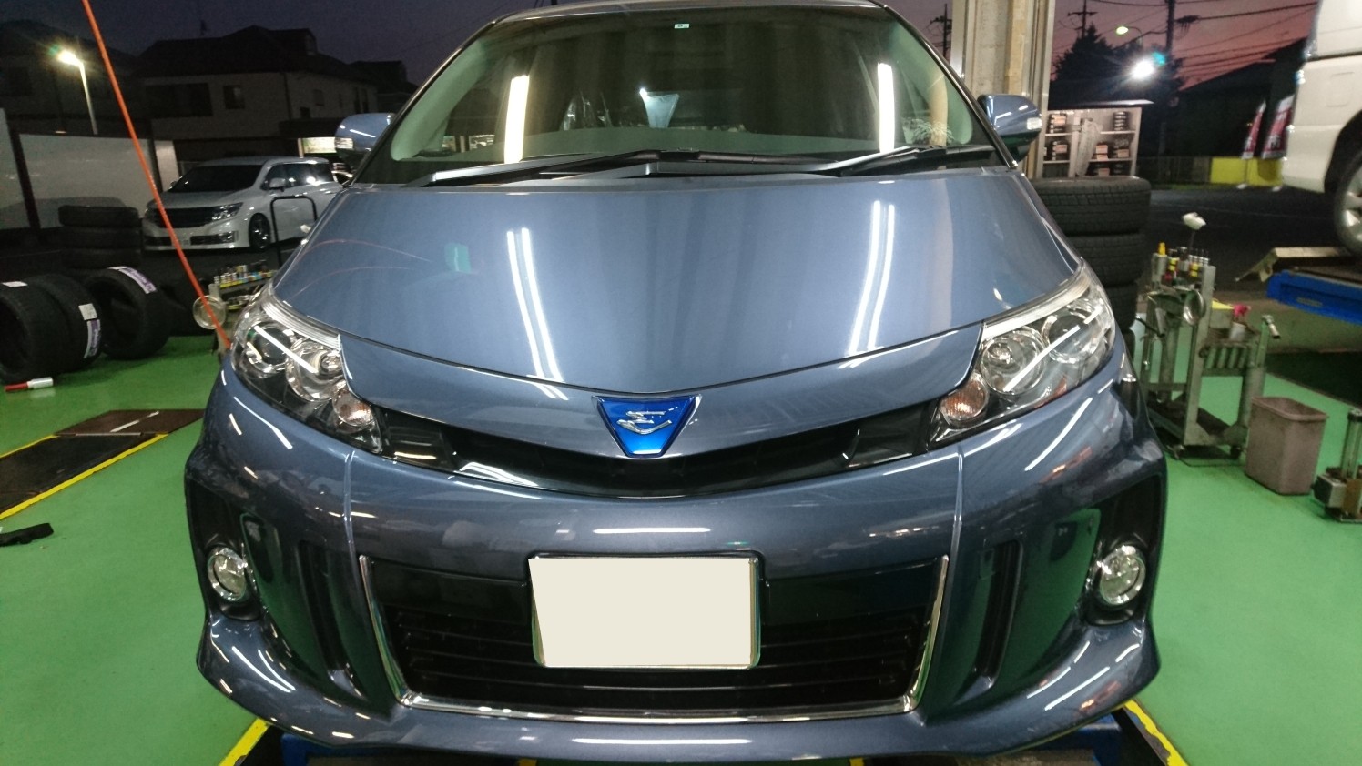 トヨタ エスティマ スタッドレスタイヤ交換 トヨタ エスティマ タイヤ タイヤ ホイール関連 タイヤ ホイール交換 サービス事例 タイヤ館 西船橋 千葉県のタイヤ カー用品ショップ タイヤからはじまる トータルカーメンテナンス タイヤ館グループ