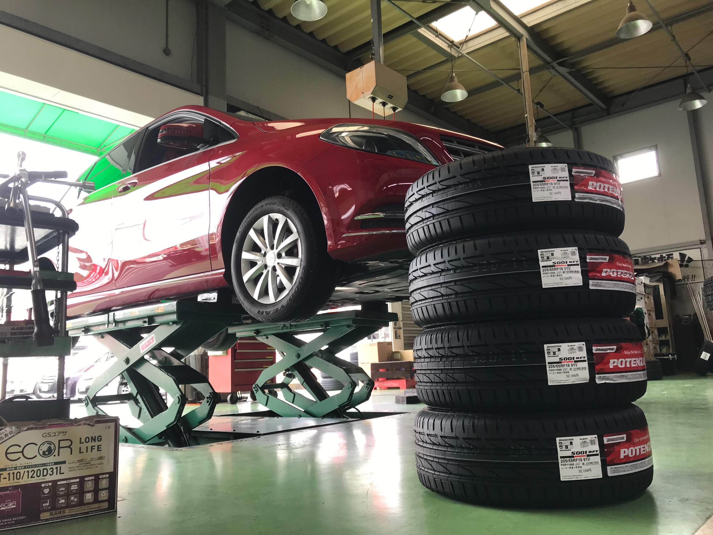 ベンツb180のタイヤ交換しました メルセデス ベンツ Bクラス タイヤ ランフラットタイヤ取扱 技術サービス施工事例 タイヤ館 福岡東 タイヤからはじまる トータルカーメンテナンス タイヤ館グループ