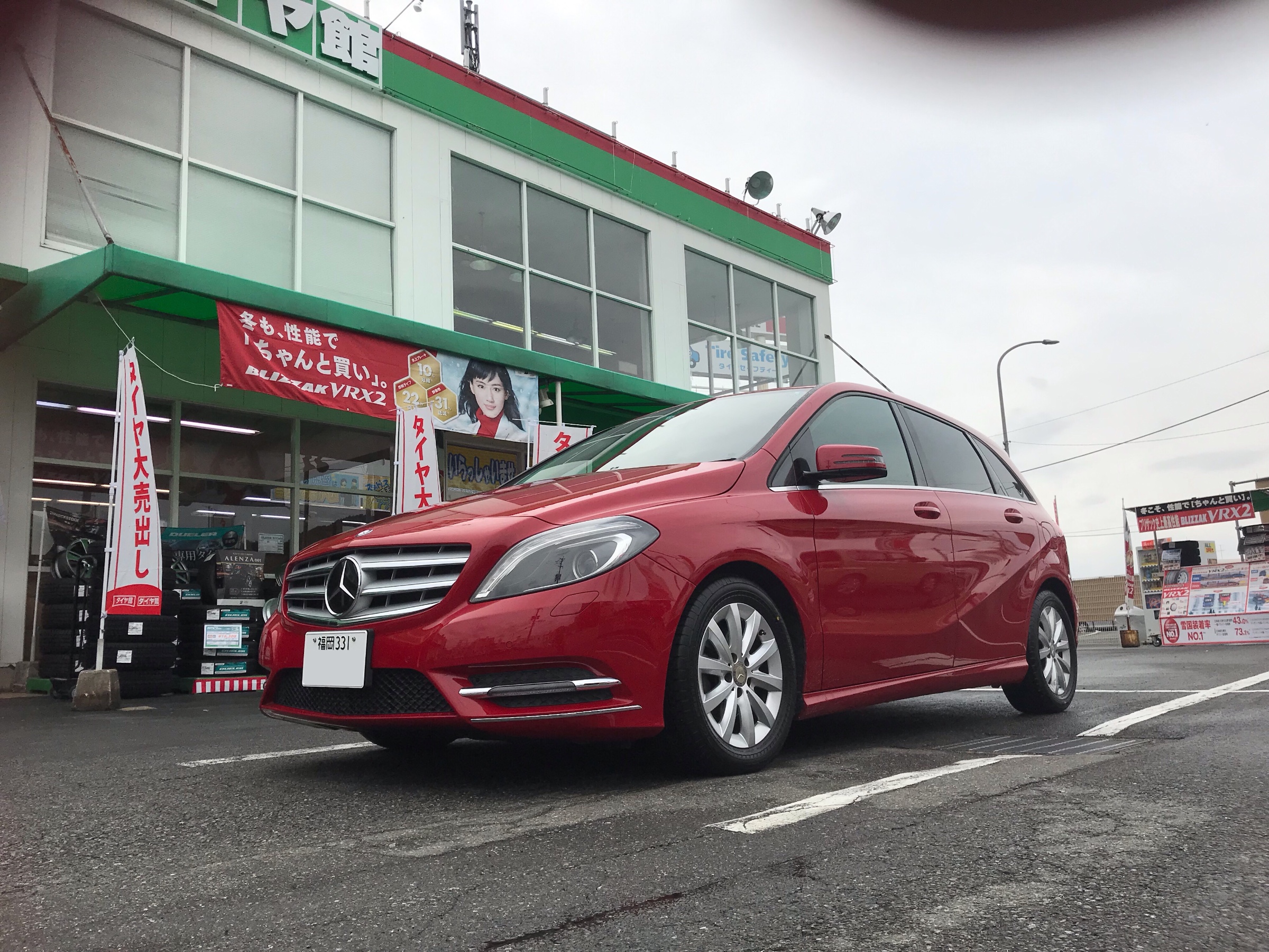 ベンツb180のタイヤ交換しました メルセデス ベンツ Bクラス タイヤ ランフラットタイヤ取扱 技術サービス施工事例 タイヤ館 福岡東 タイヤからはじまる トータルカーメンテナンス タイヤ館グループ