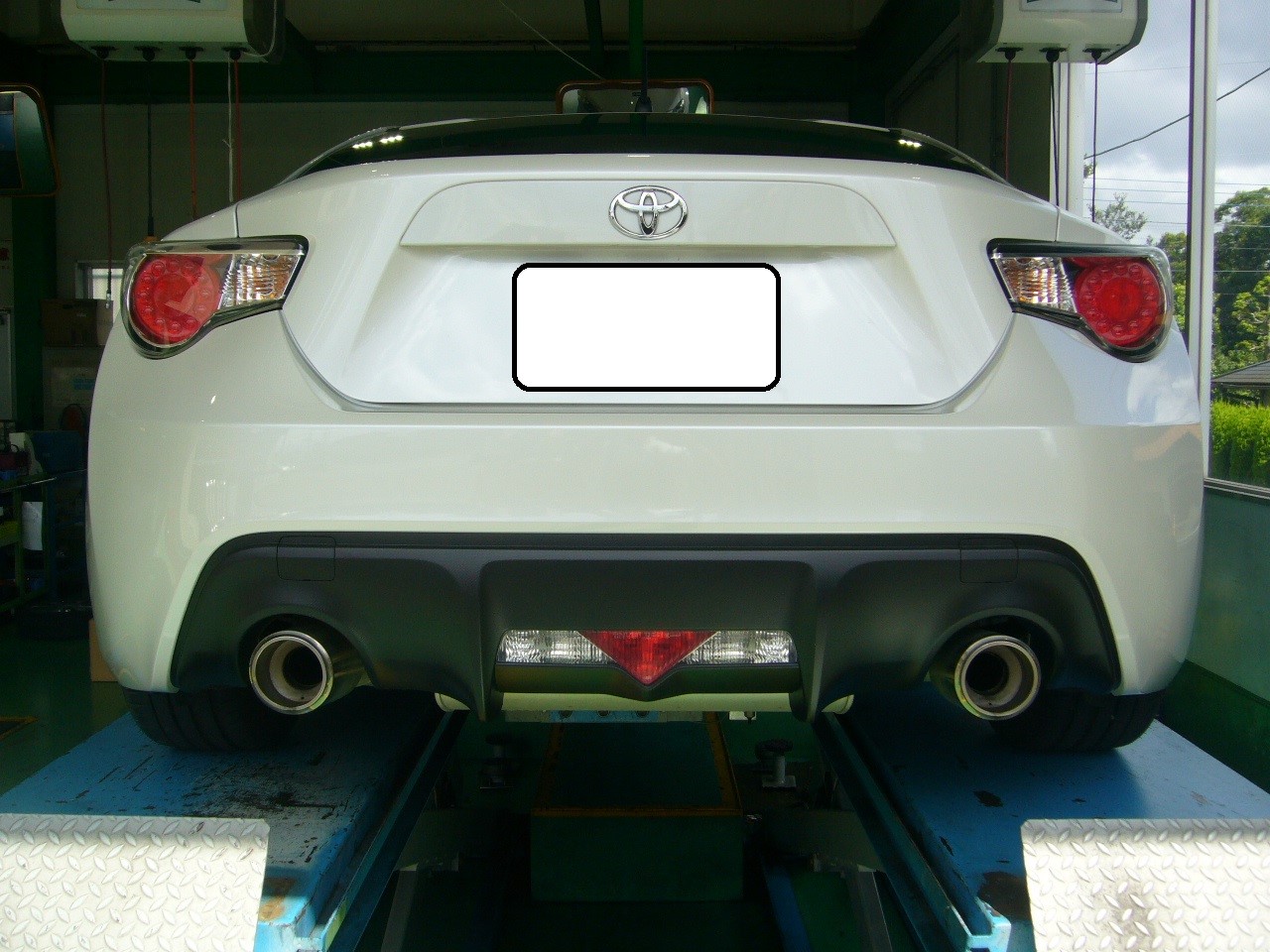 トヨタ 86(ZN6) フジツボマフラー交換 | トヨタ 86 その他 パーツ取付
