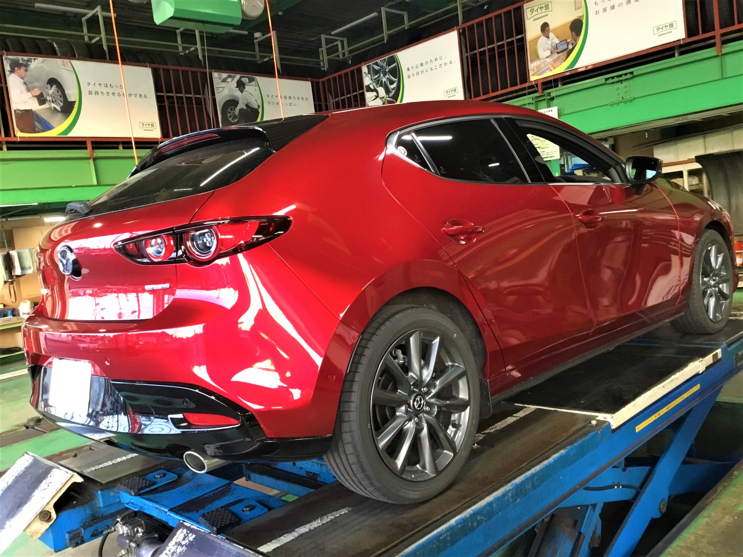 3DA-BP8P型MAZDA3、スタッドレスタイヤ＆アルミホイールセット装着