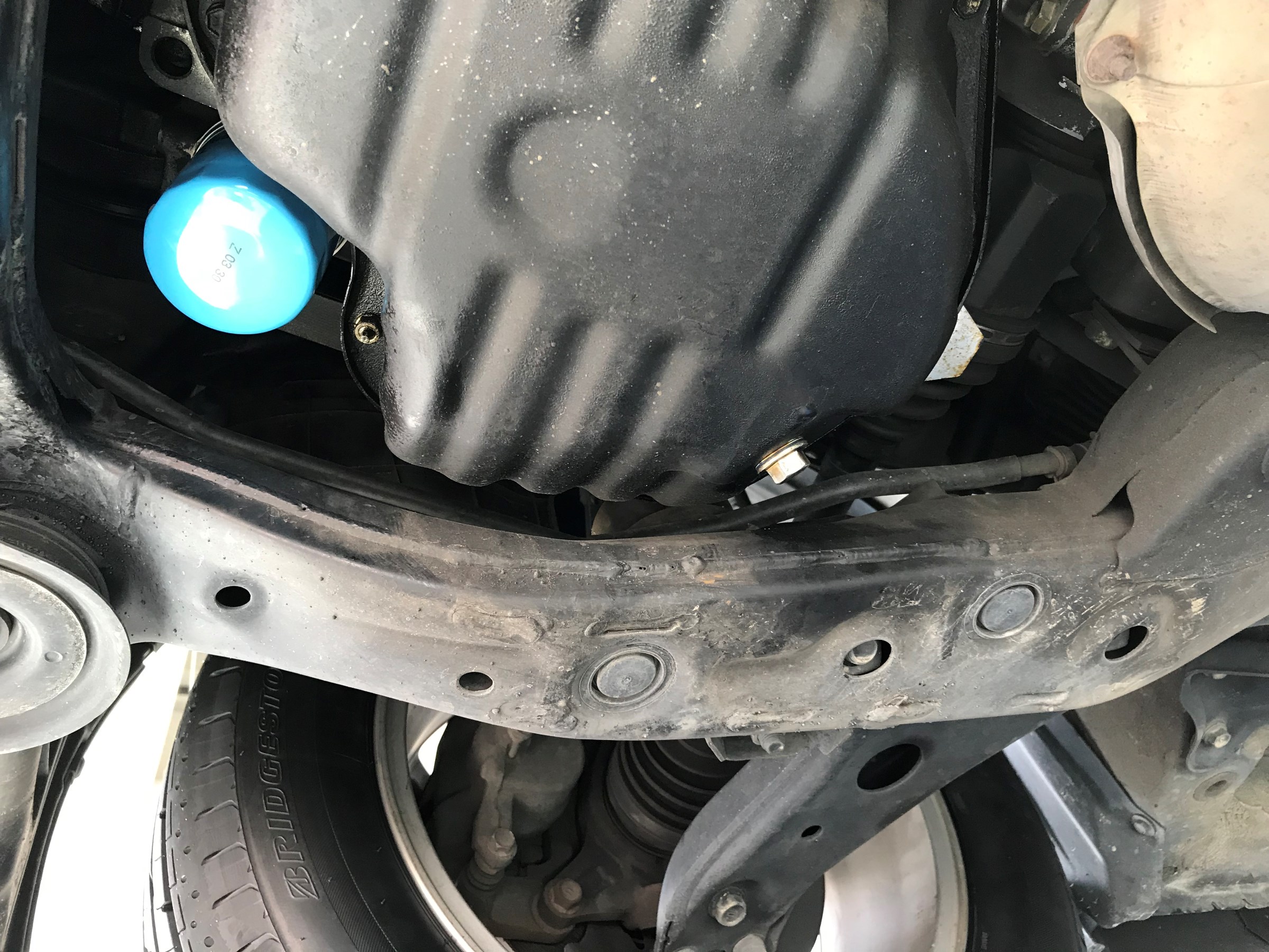 エンジンオイル交換 エレメント交換作業 トヨタ エスティマ トヨタ エスティマ メンテナンス商品 オイル関連 エンジンオイル交換 ｐｉｔ作業関連 タイヤ館 岐阜 岐阜県のタイヤ カー用品ショップ タイヤからはじまる トータルカーメンテナンス タイヤ館グループ