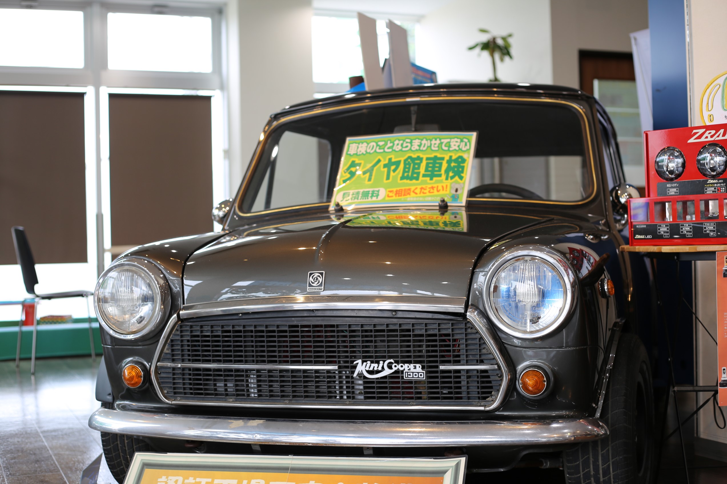 店内で展示していた車両がミニクーパーからイノチェンティへ変わりまし