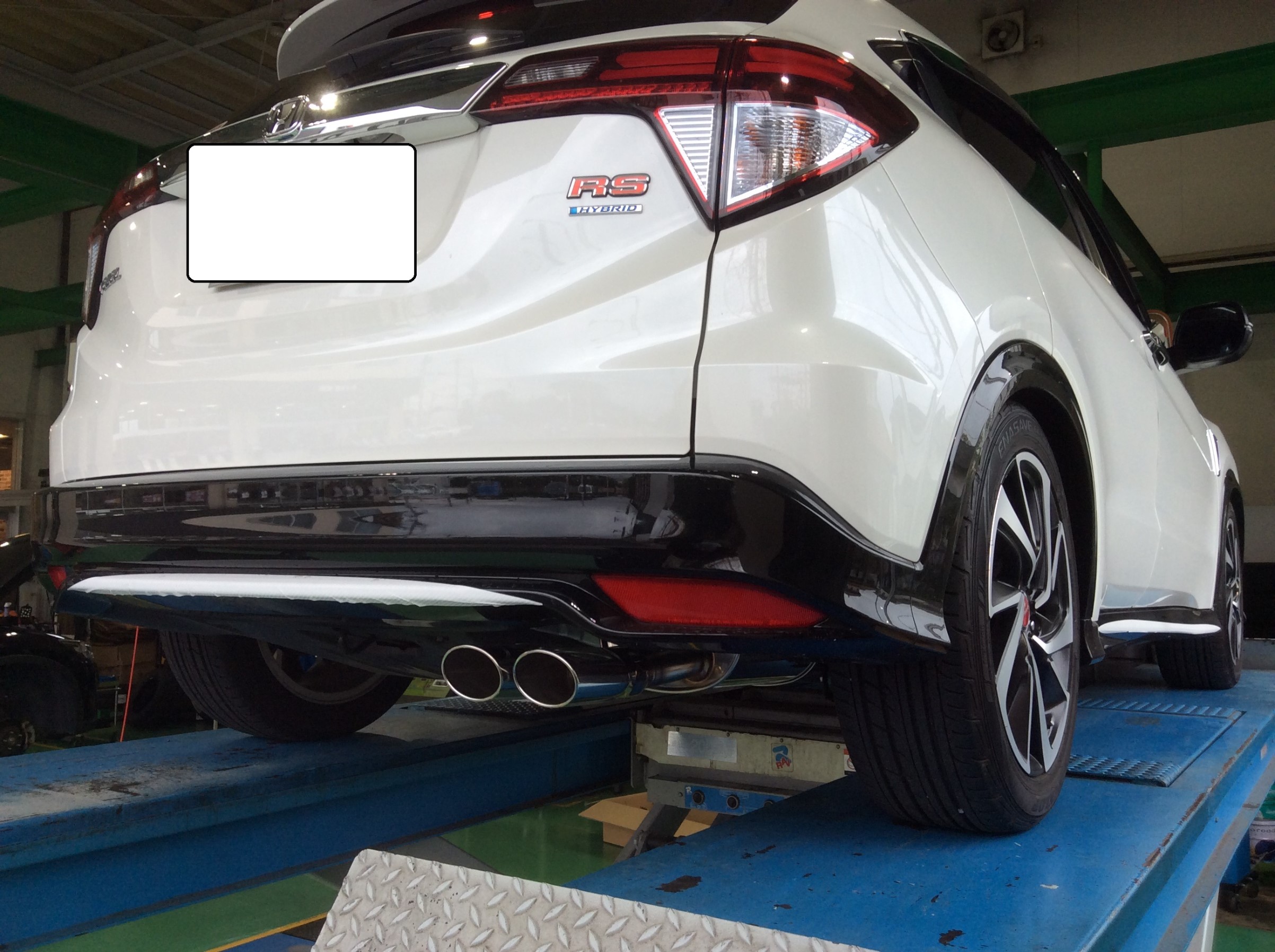 ホンダ ヴェゼル Fujitsubo フジツボ マフラー交換 ホンダ ヴェゼルハイブリッド その他 パーツ取付 マフラー類メーター類取付 サービス事例 タイヤ館 綾瀬 神奈川県のタイヤ カー用品ショップ タイヤからはじまる トータルカーメンテナンス タイヤ館グループ