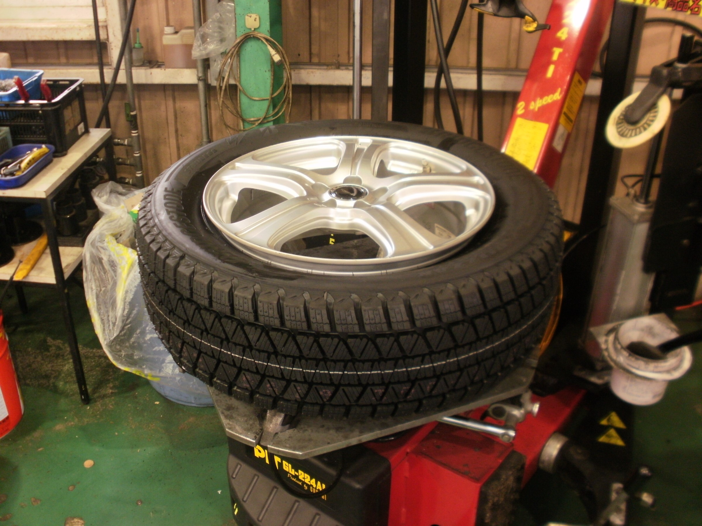 スバル フォレスター SJ5 スタッドレスタイヤ交換 | 店舗お