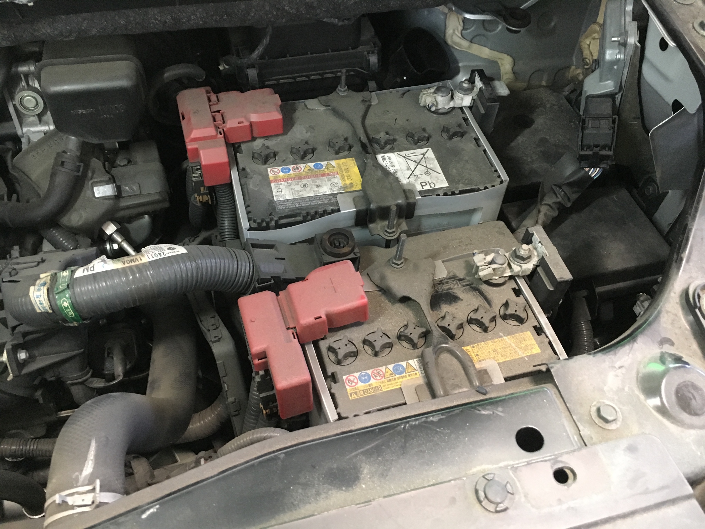 日産 セレナ S Hybrid のバッテリー交換をしました 日産 セレナ メンテナンス商品 パーツ取付 各種用品取付 技術サービス施工事例 タイヤ館 福岡東 タイヤからはじまる トータルカーメンテナンス タイヤ館グループ