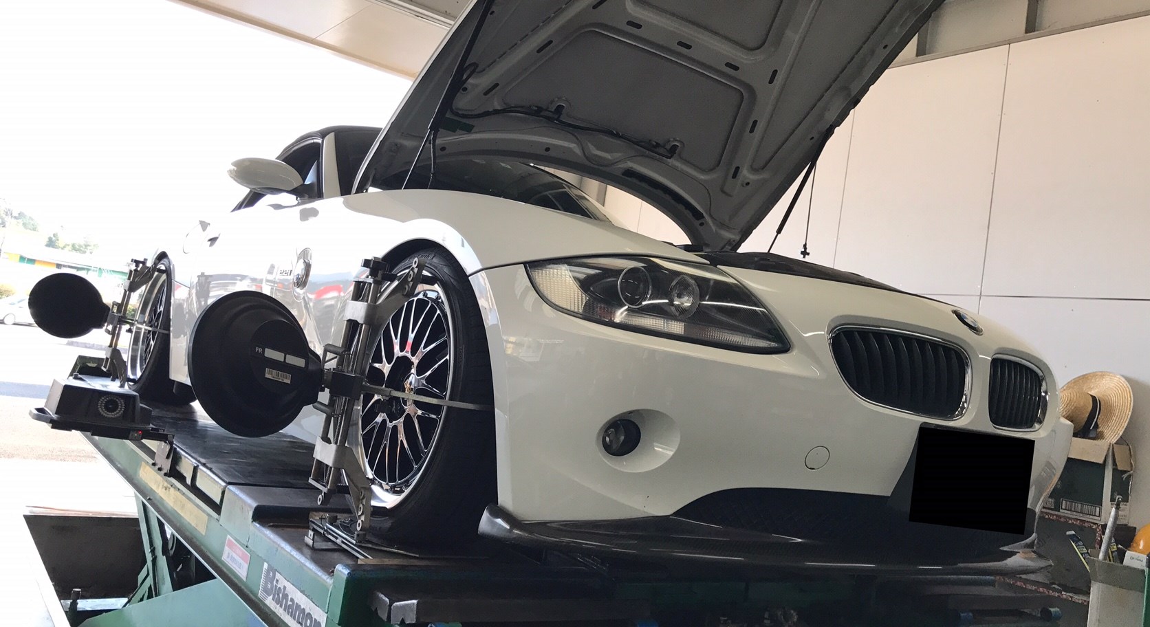 BMW Z4 E85 アライメント調整 | 店舗おススメ情報 | タイヤ館