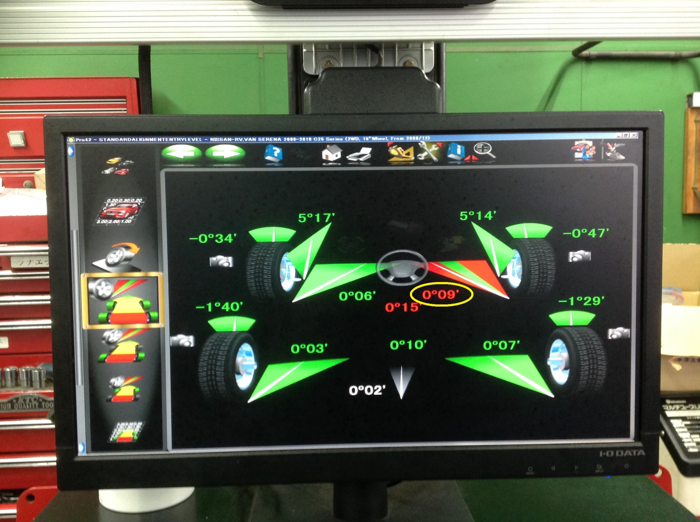 日産 セレナ ｃ２５ のタイヤ交換 ｔｐｍｓ 空気圧センサー アライメント作業 日産 セレナ タイヤ タイヤ ホイール関連 タイヤ ホイール交換 サービス事例 タイヤ館 東船橋 千葉県のタイヤ カー用品ショップ タイヤからはじまる トータルカー