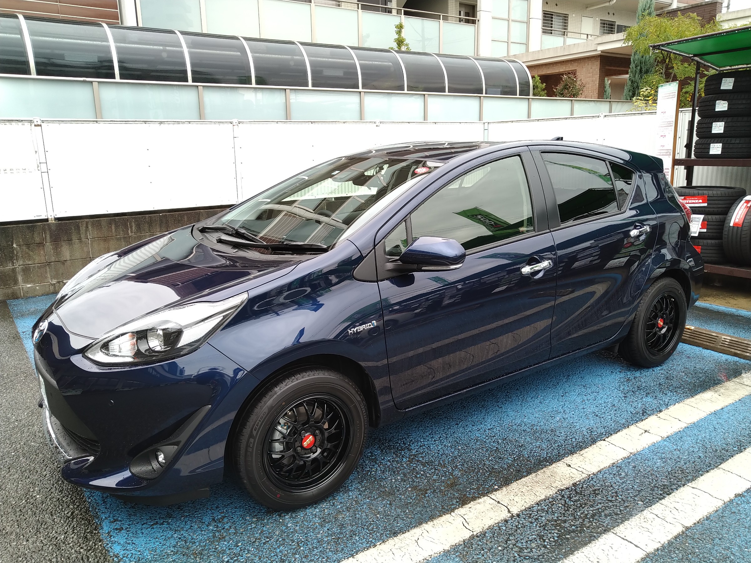 ホイール塗装・BBS艶ありピアノブラック・アクアに装着 | 店舗おススメ