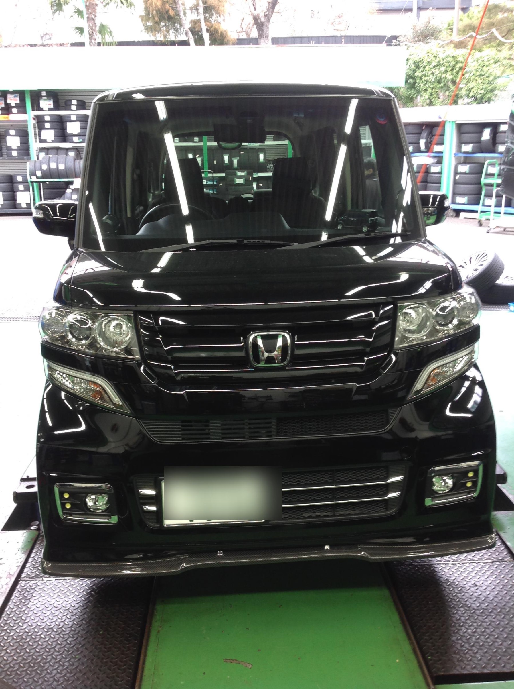 N Boxにシルクブレイズのリアリップスポイラー タナベ アンダーブレースのお取付け ホンダ N Boxカスタム サービス事例 タイヤ館 成瀬 タイヤからはじまる トータルカーメンテナンス タイヤ館グループ