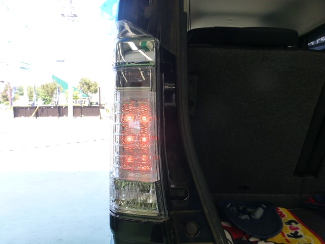 ホンダ JF1 N-BOX】テールランプユニット交換を行いました