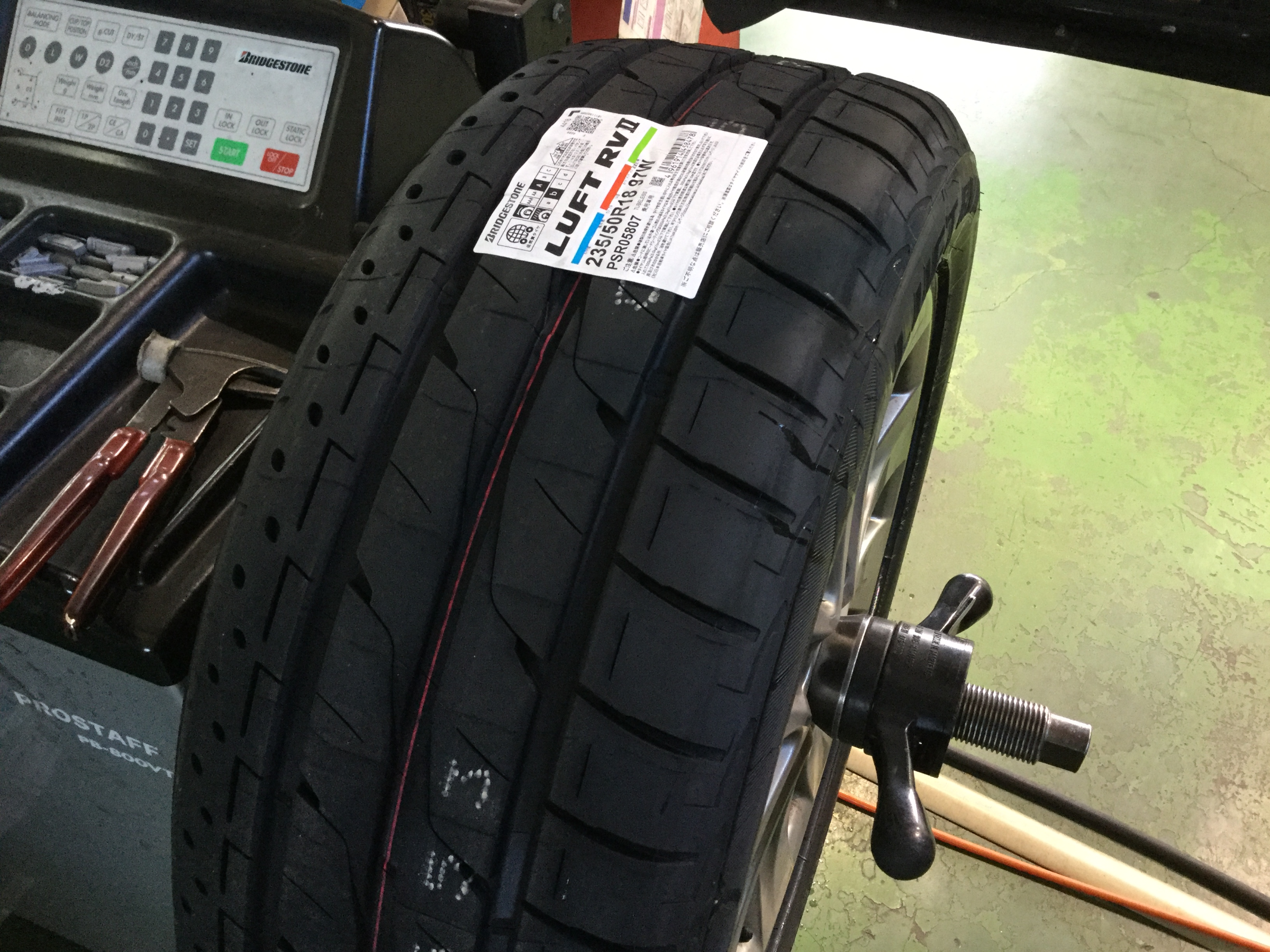 トヨタ ２０系 ヴェルファイア 】 ルフトＲＶⅡ タイヤ交換 | トヨタ