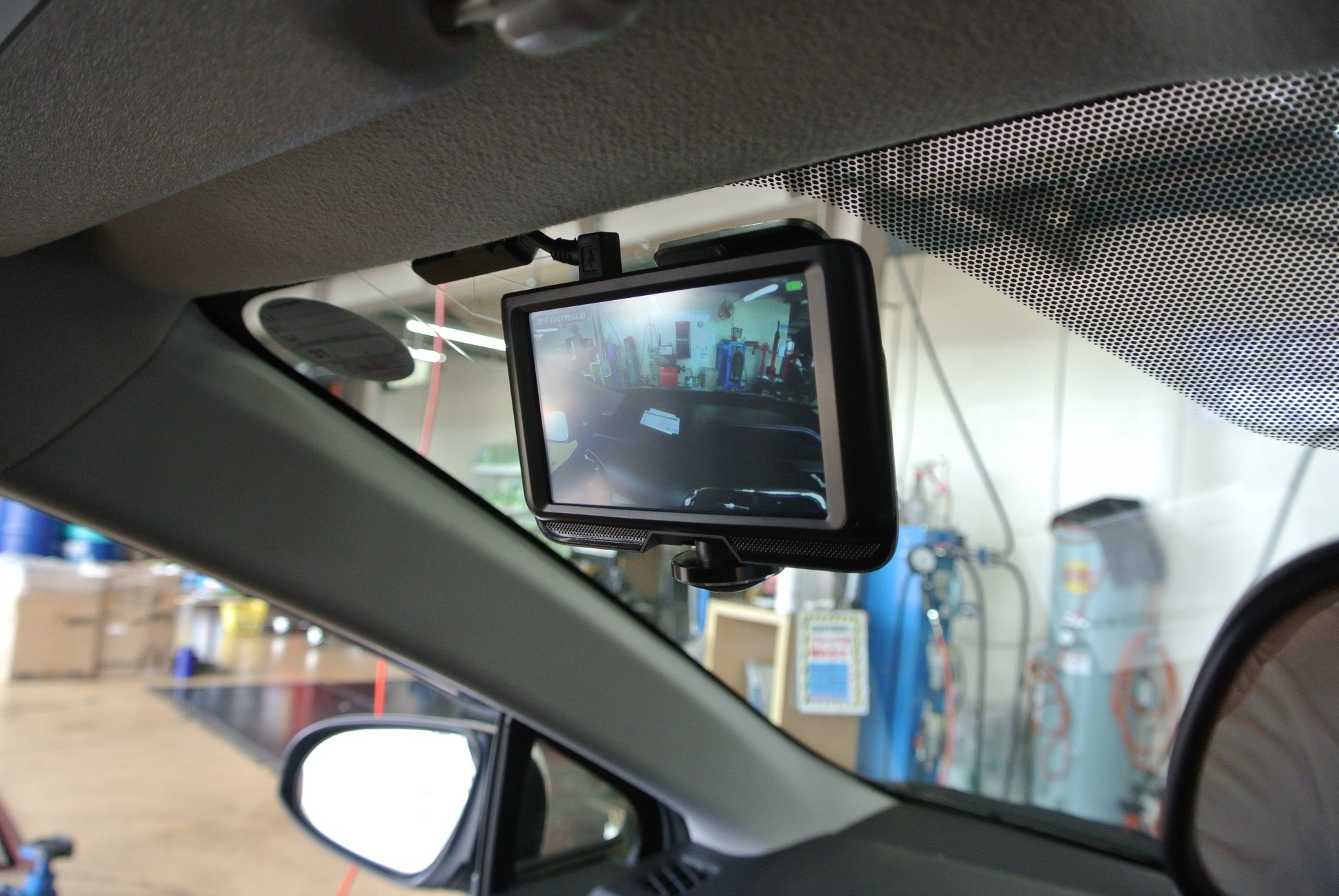 トヨタ アクアに360度ドライブレコーダー取り付け サービス事例 タイヤ館 こせ タイヤからはじまる トータルカーメンテナンス タイヤ館グループ