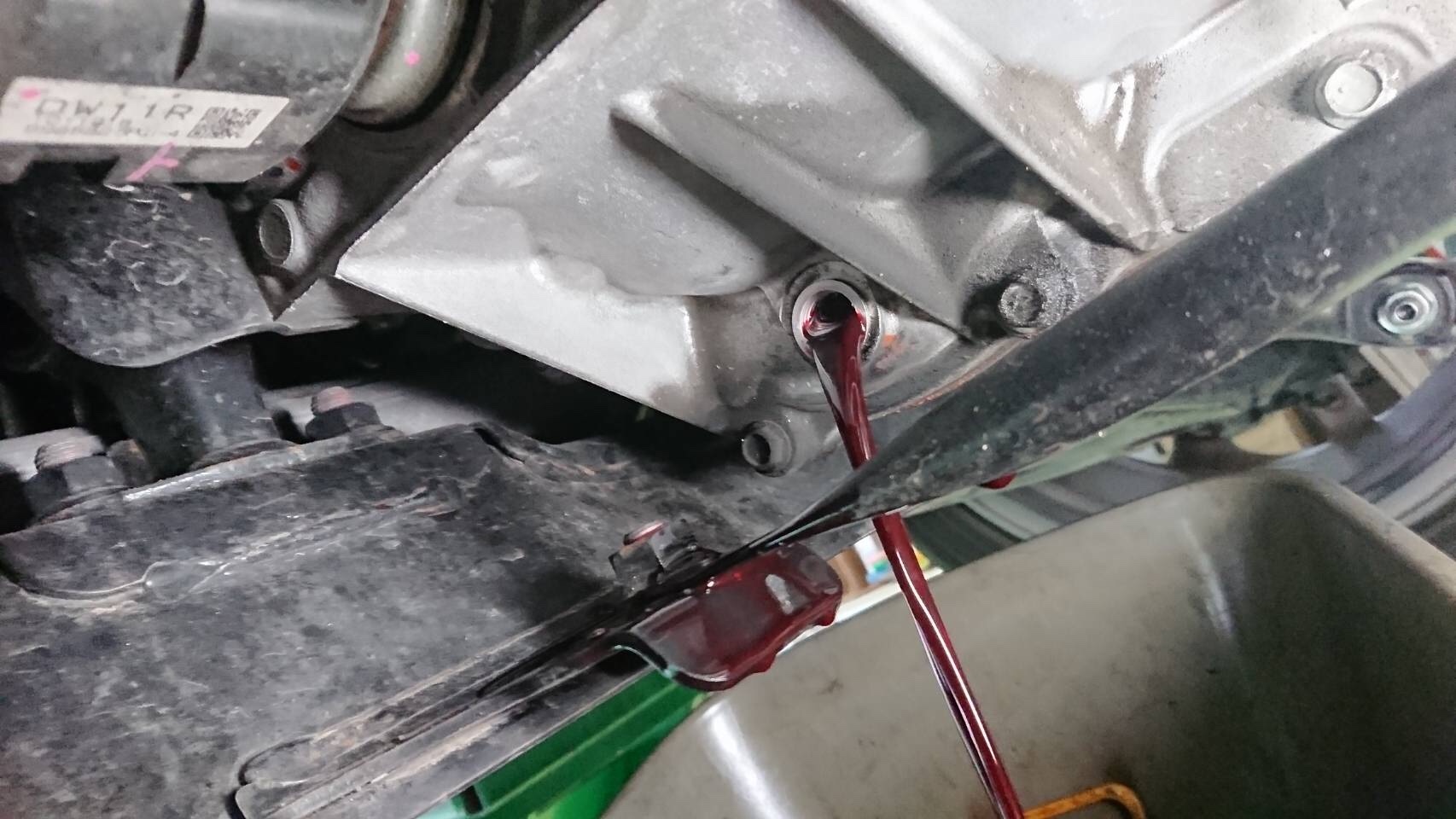 レクサス Ctのatf交換をしました レクサス Ct200h メンテナンス商品 オイル関連 Atf交換 技術サービス施工事例 タイヤ館 福岡東 タイヤからはじまる トータルカーメンテナンス タイヤ館グループ