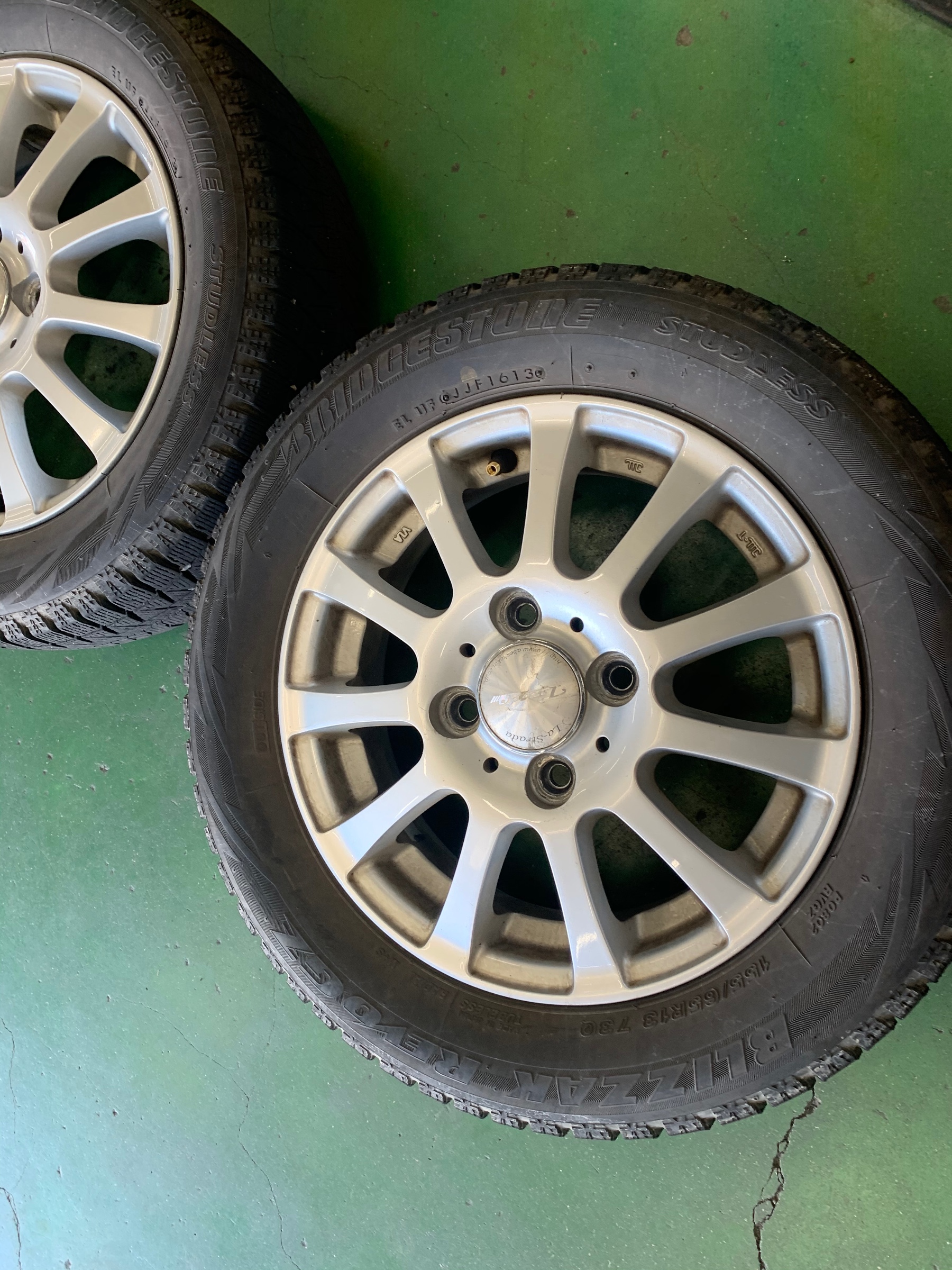 Az ワゴン スタッドレス交換 マツダ Azワゴン タイヤ タイヤ ホイール関連 窒素ガス充填 サービス事例 タイヤ館 西条 タイヤからはじまる トータルカーメンテナンス タイヤ館グループ