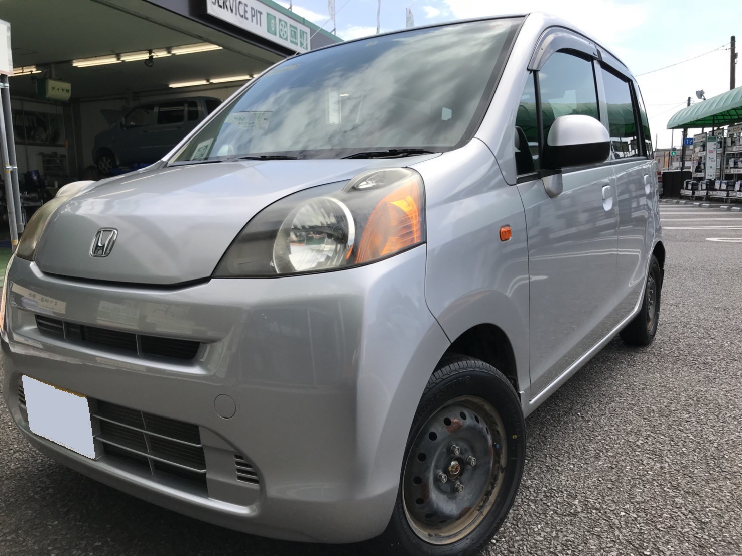 ホンダ ライフ Jc1 タイヤ交換 ホンダ ライフ タイヤ タイヤ ホイール関連 タイヤ ホイール交換 サービス事例 タイヤ館 土浦北インター 茨城県のタイヤ カー用品ショップ タイヤからはじまる トータルカーメンテナンス タイヤ館グループ