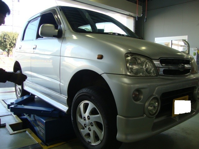 ダイハツ テリオスキッド 窒素ガスへ入れ替え ダイハツ テリオスキッド 作業事例 タイヤ館 柏 千葉県のタイヤ カー用品ショップ タイヤからはじまる トータルカーメンテナンス タイヤ館グループ