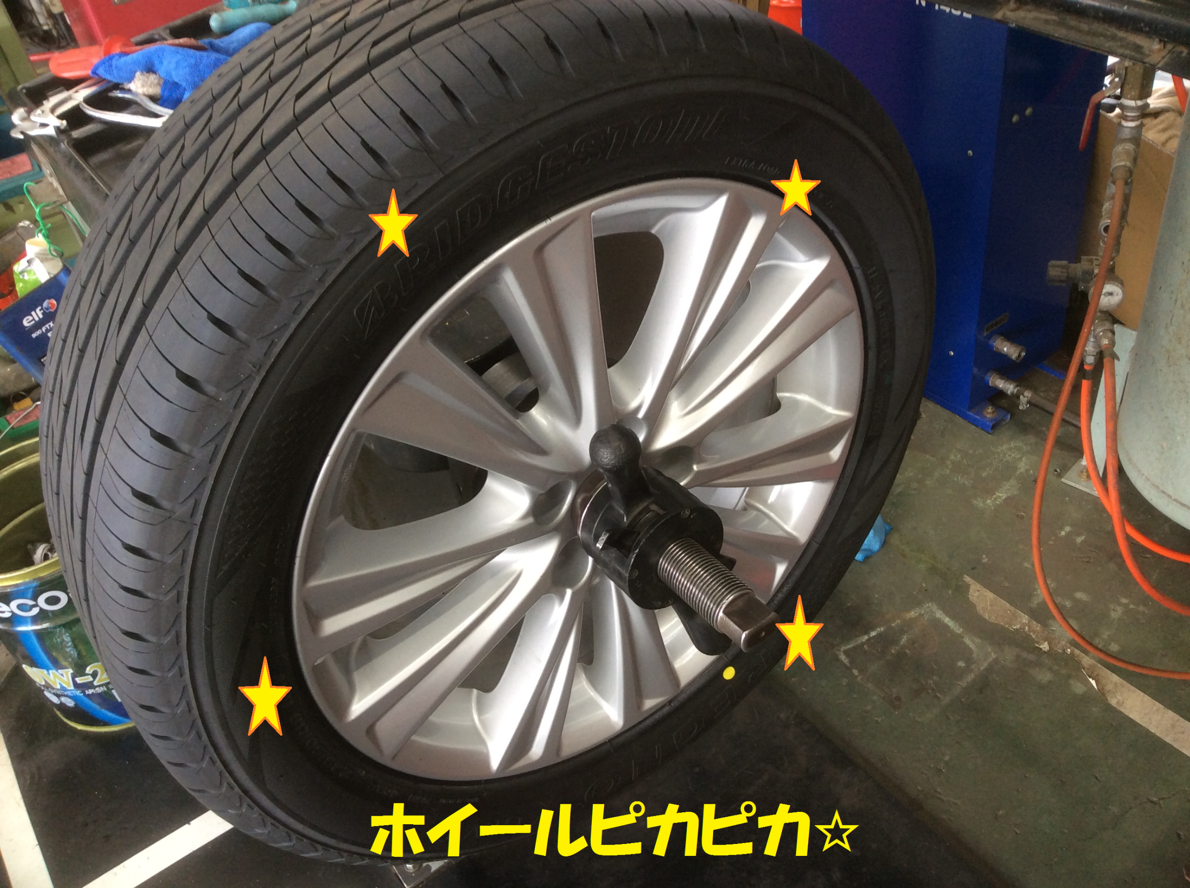 トヨタ：ヴェルファイア 30系】タイヤ交換作業です！！ | トヨタ