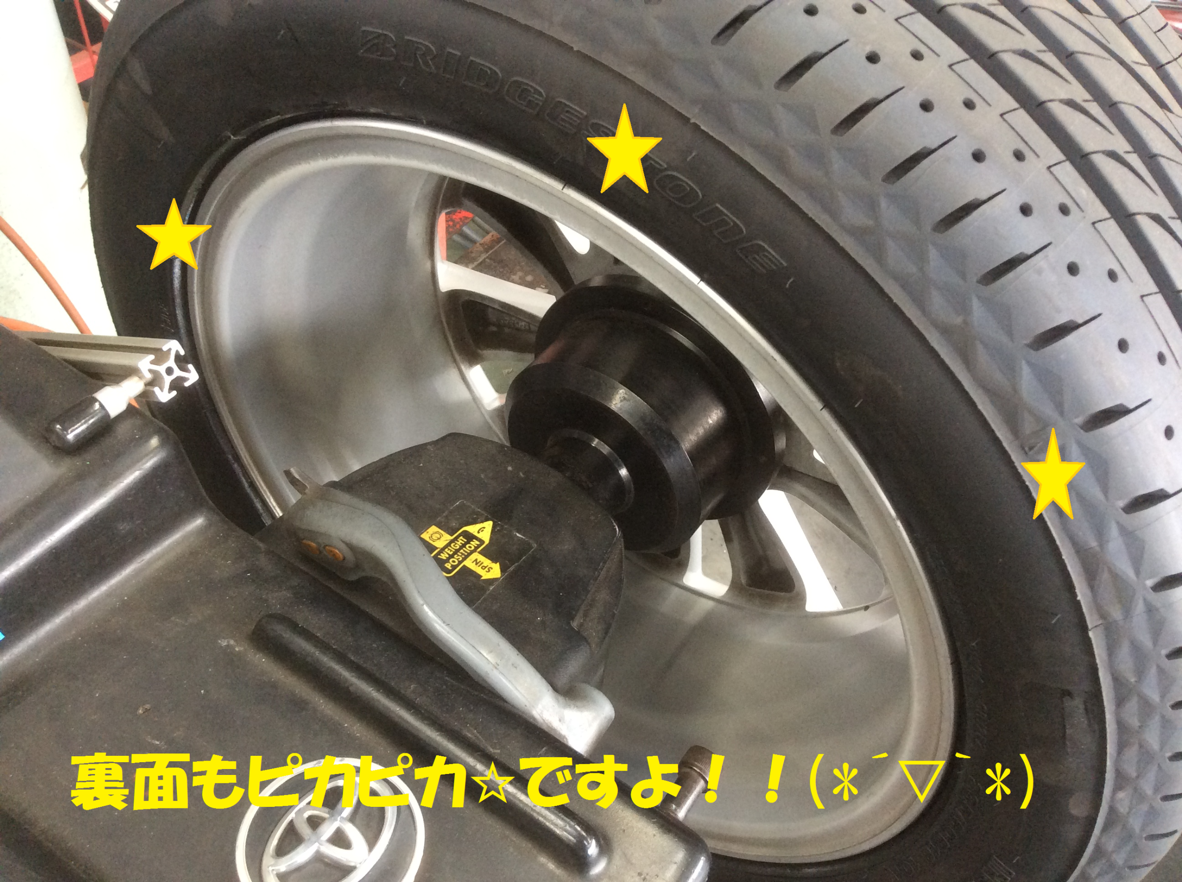 トヨタ：ヴェルファイア 30系】タイヤ交換作業です！！ | トヨタ