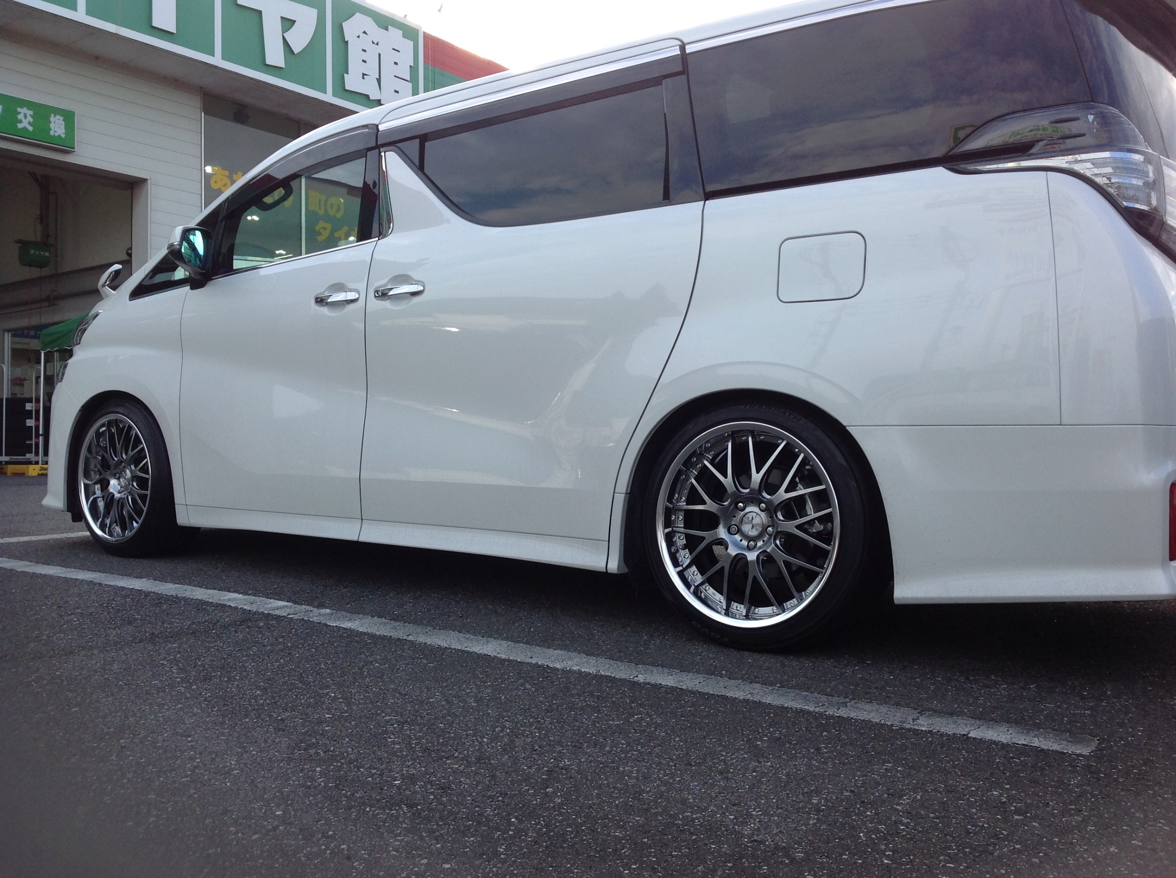 30ヴェルファイア＆MAVERICK 709M | 店舗おススメ情報 | タイヤ