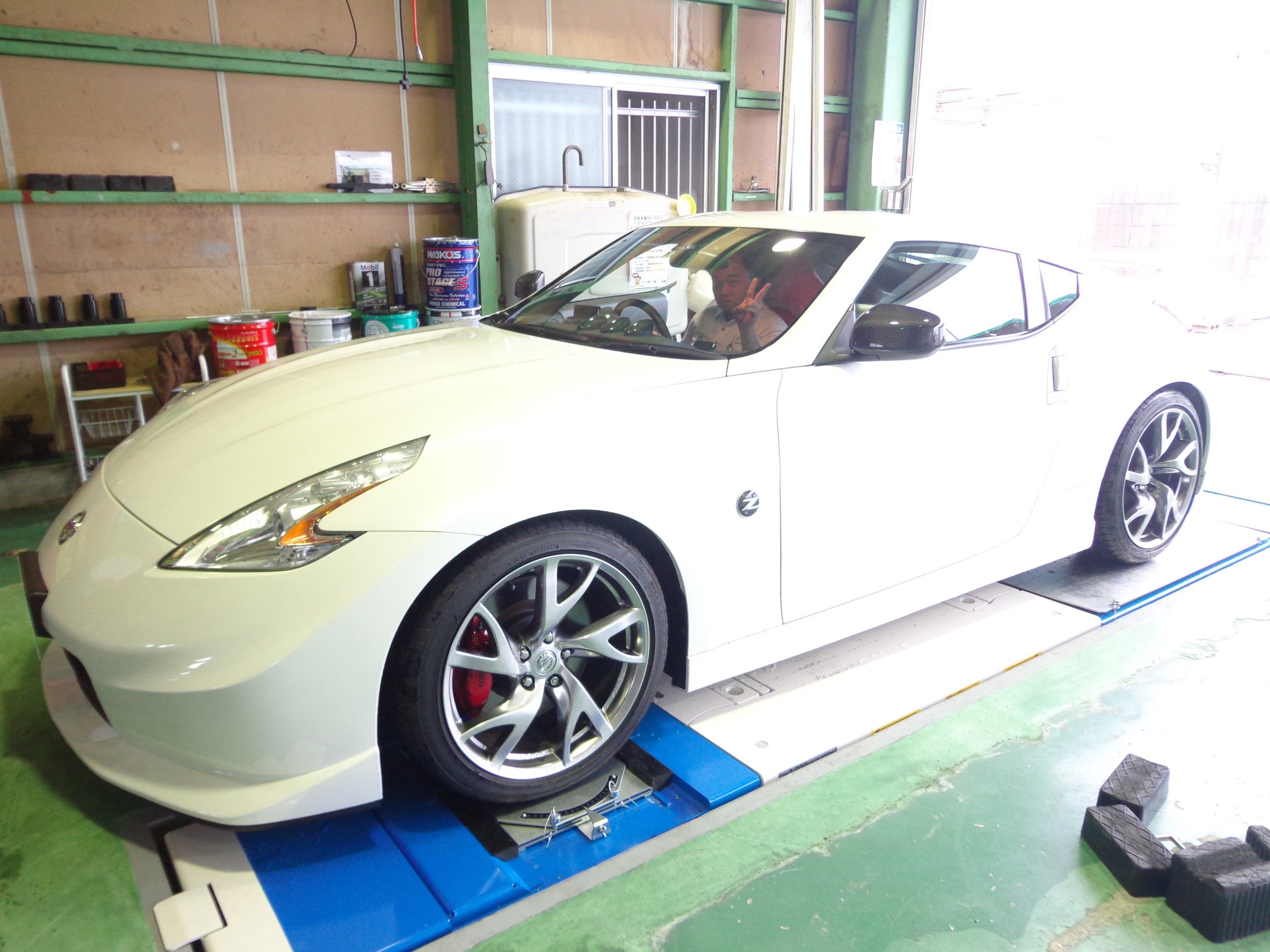 日産 フェアレディｚ３４ アライメント調整 日産 フェアレディz その他 タイヤ ホイール関連 4輪トータルアライメント調整 作業ご紹介 ブログ タイヤ館 川越 愛知県 三重県のタイヤ カー用品ショップ タイヤからはじまる トータルカーメンテナンス タイヤ館