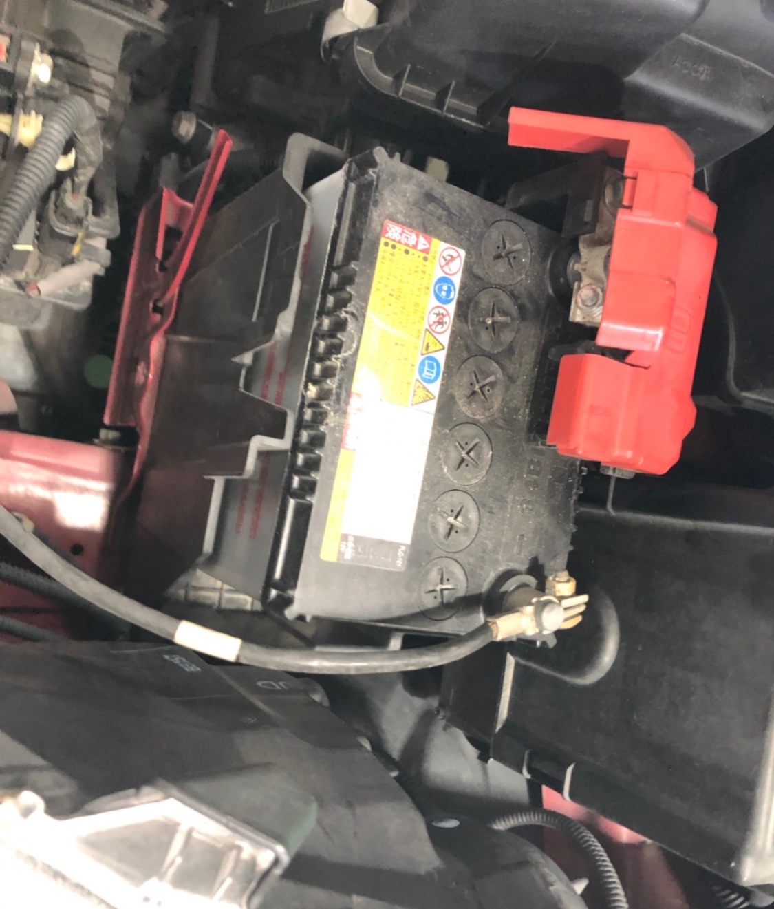 ホンダ フィットシャトルのバッテリー エアコンフィルターの交換をしました ホンダ フィットシャトル メンテナンス商品 技術サービス施工事例 タイヤ館 福岡東 タイヤからはじまる トータルカーメンテナンス タイヤ館グループ