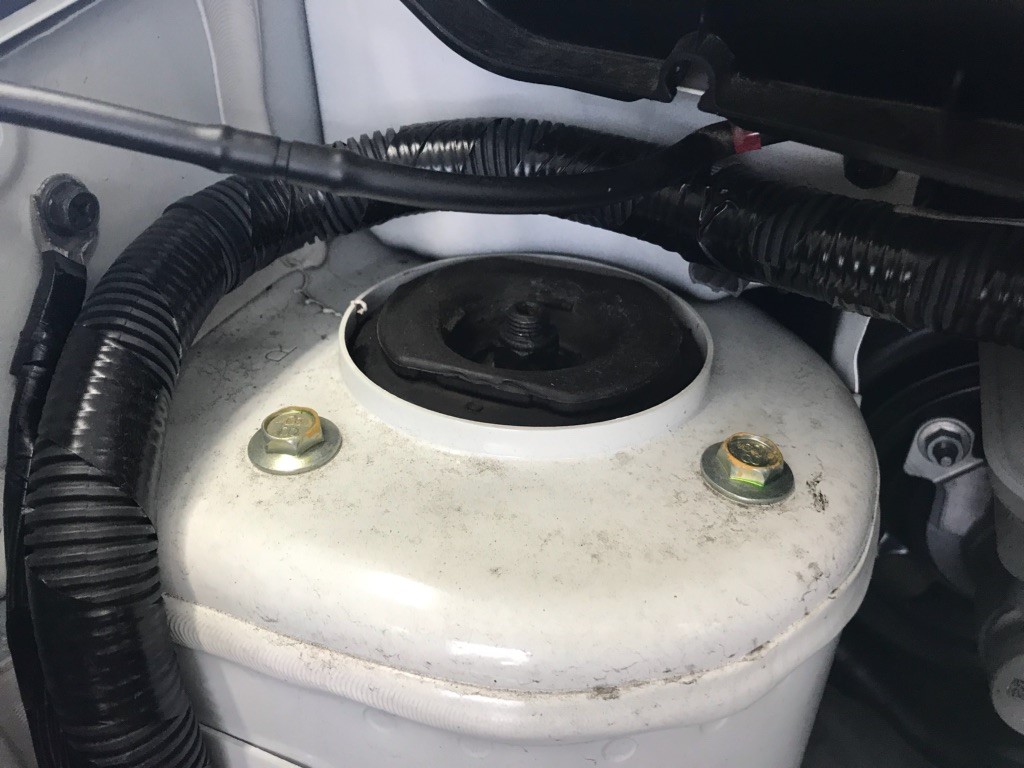 日産キューブ（Z12） TEIN ストリートベイシスZ 車高調取付